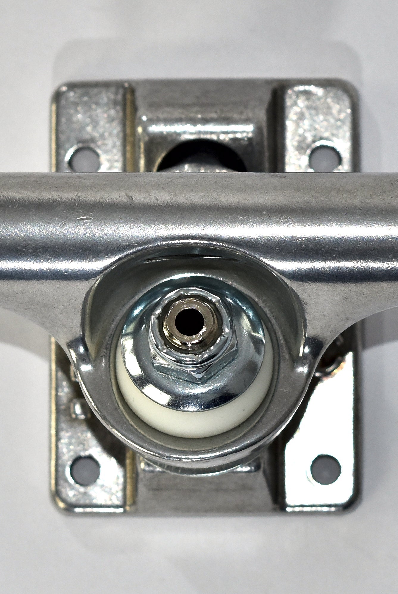 Ace 66 af1 hollow skateboard trucks - raw - 9.00 skateboard truck visible