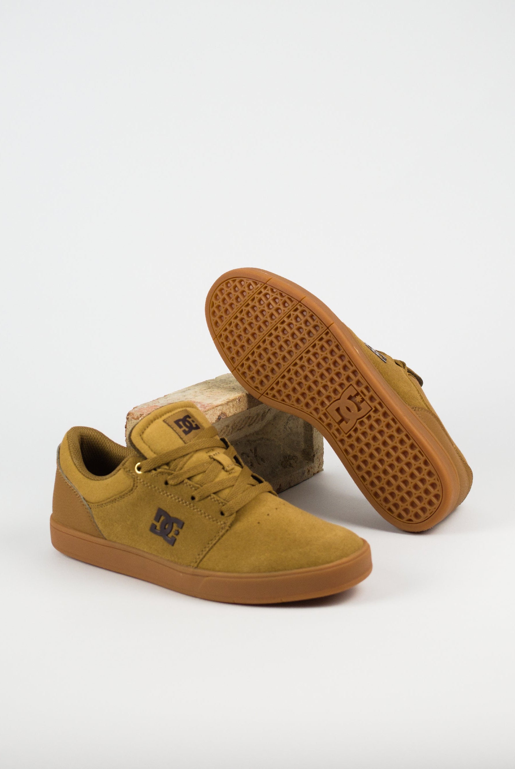 Dc shoes - crisis 2 skate shoe - gum brown