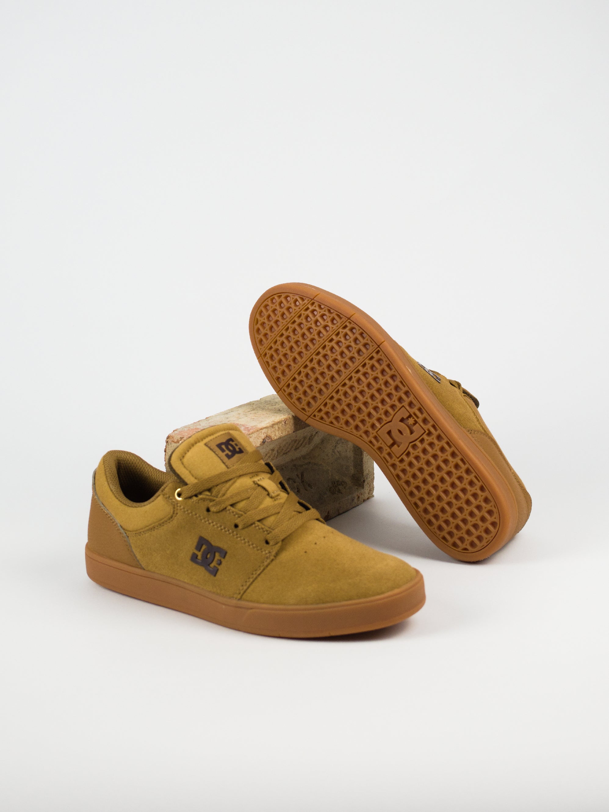 Dc shoes - crisis 2 skate shoe - gum brown