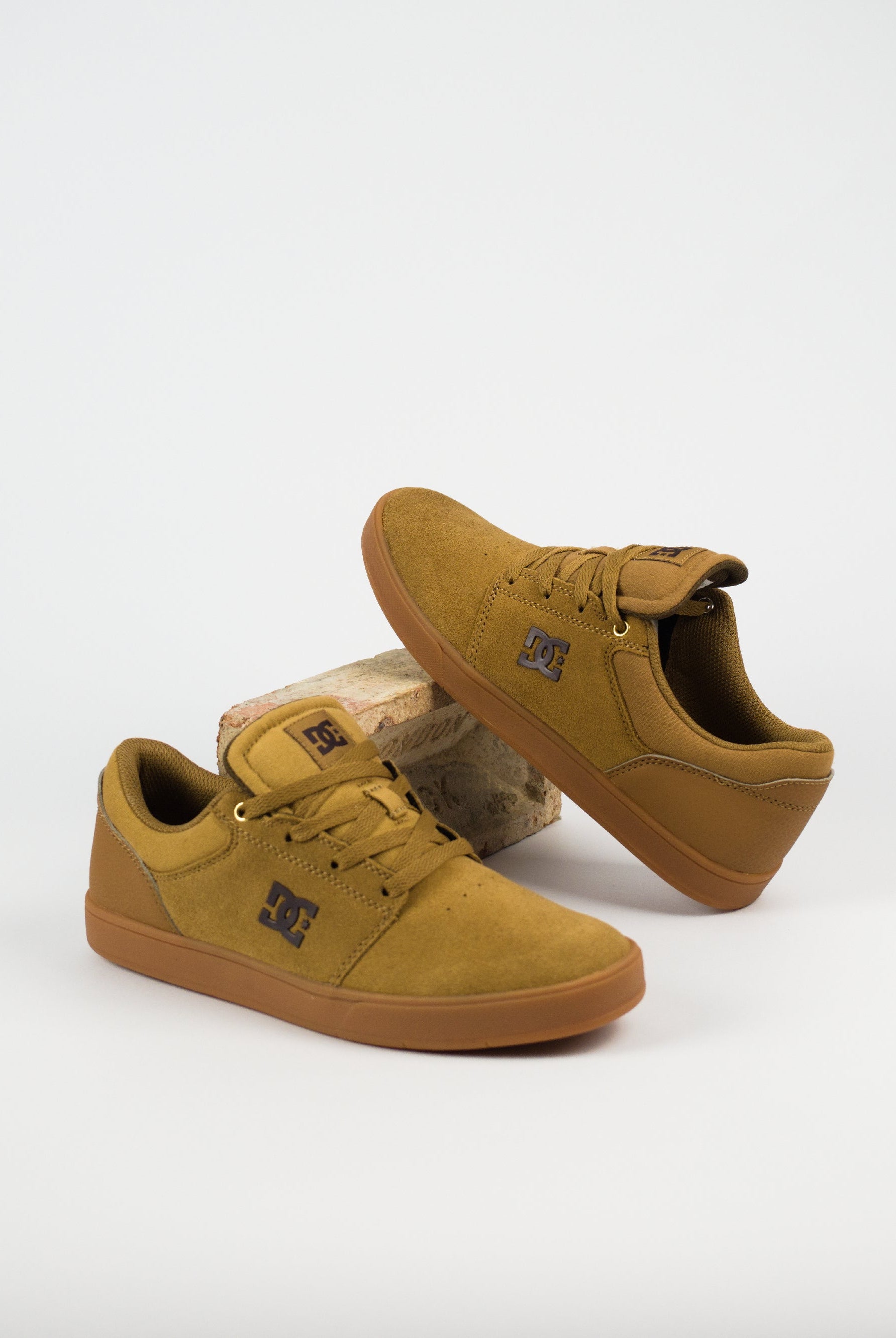 Dc shoes - crisis 2 skate shoe - gum brown