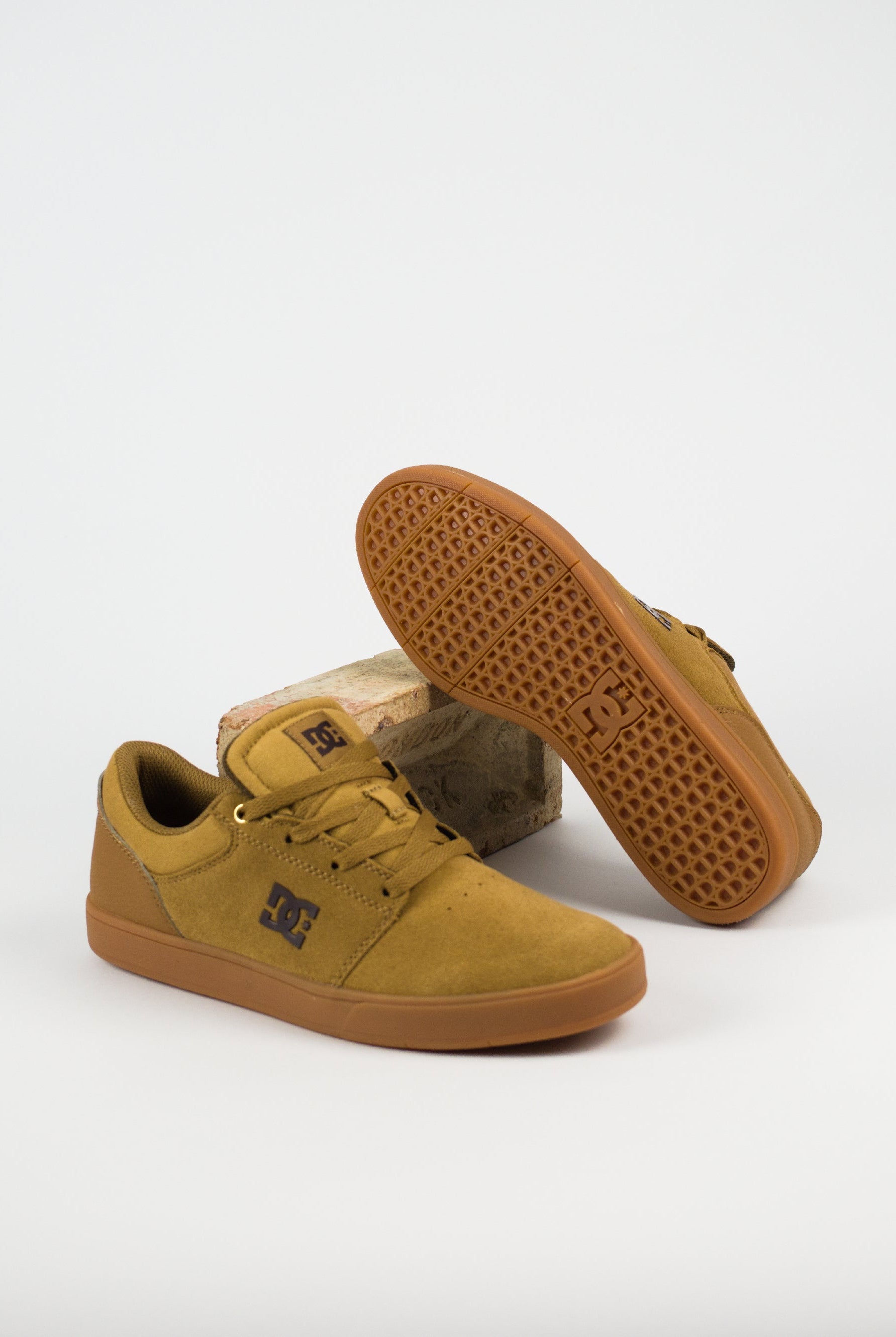 Dc shoes - crisis 2 skate shoe - gum brown