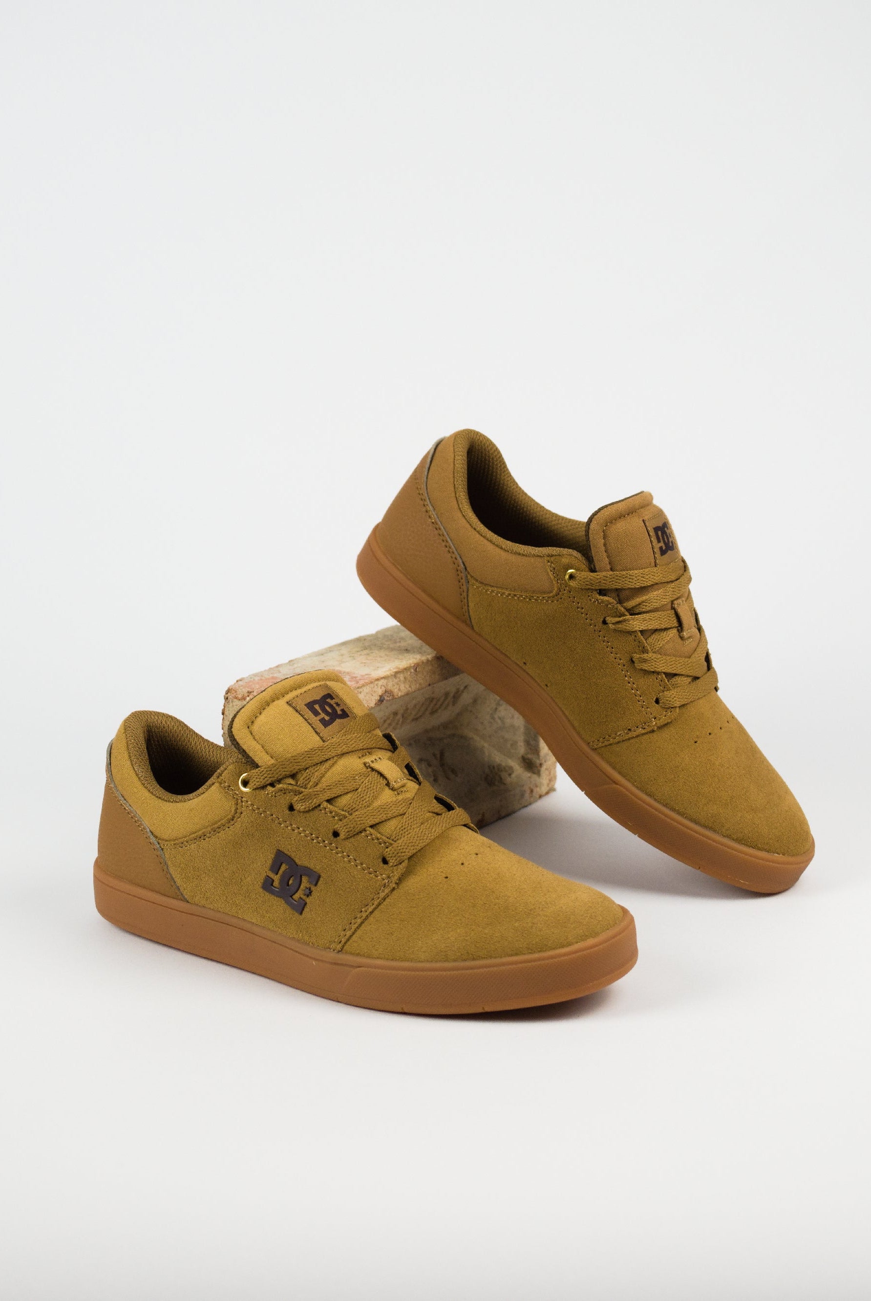 Dc shoes - crisis 2 skate shoe - gum brown