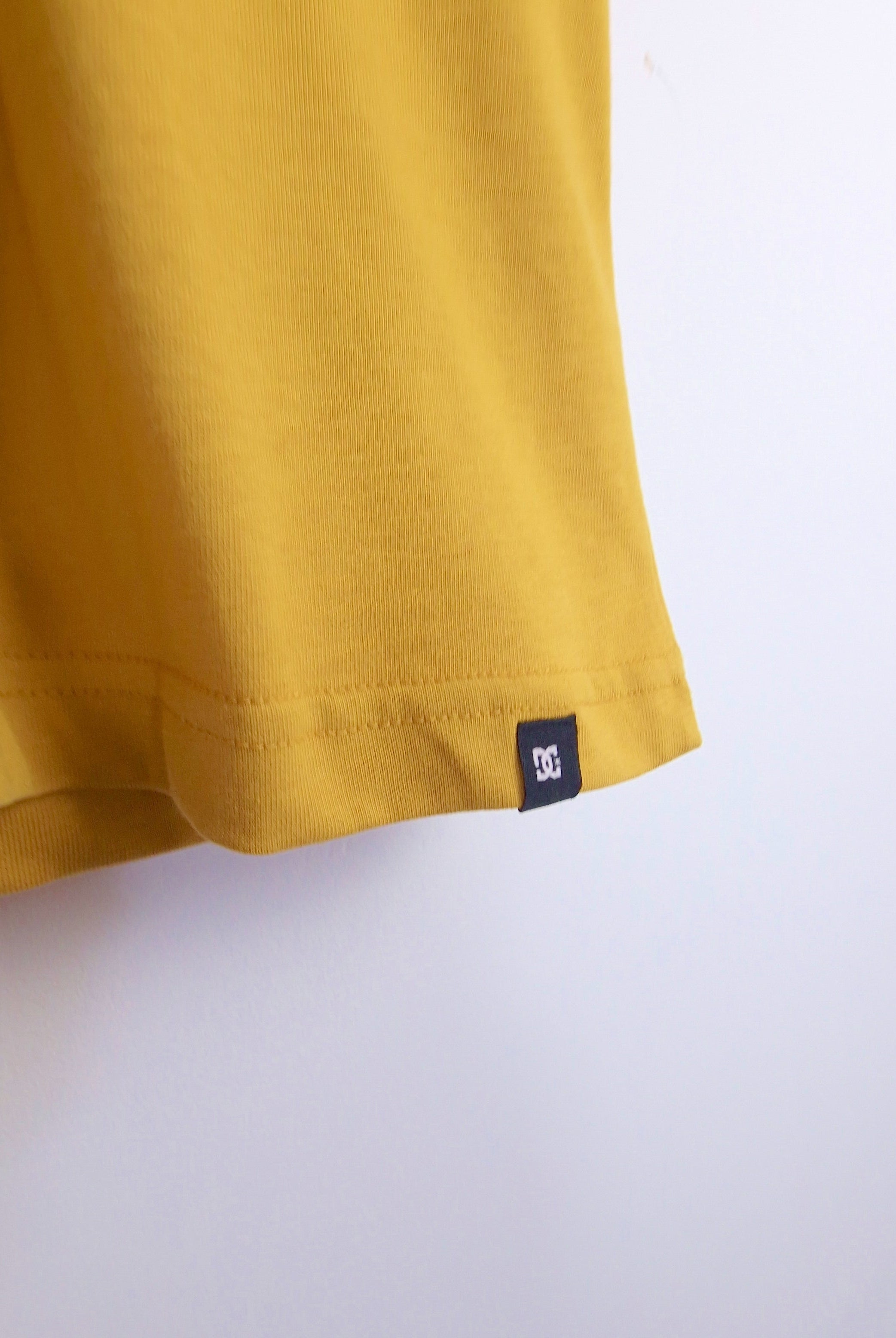 Dc shoes - star tee shirt - yellow yellow fabric garment