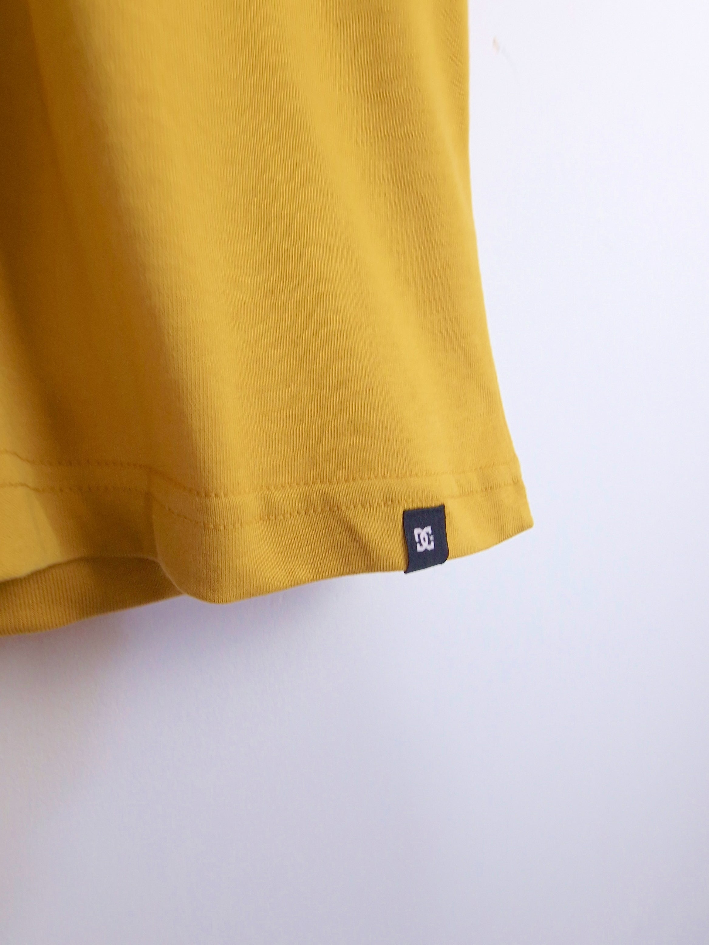 Dc shoes - star tee shirt - yellow yellow fabric garment