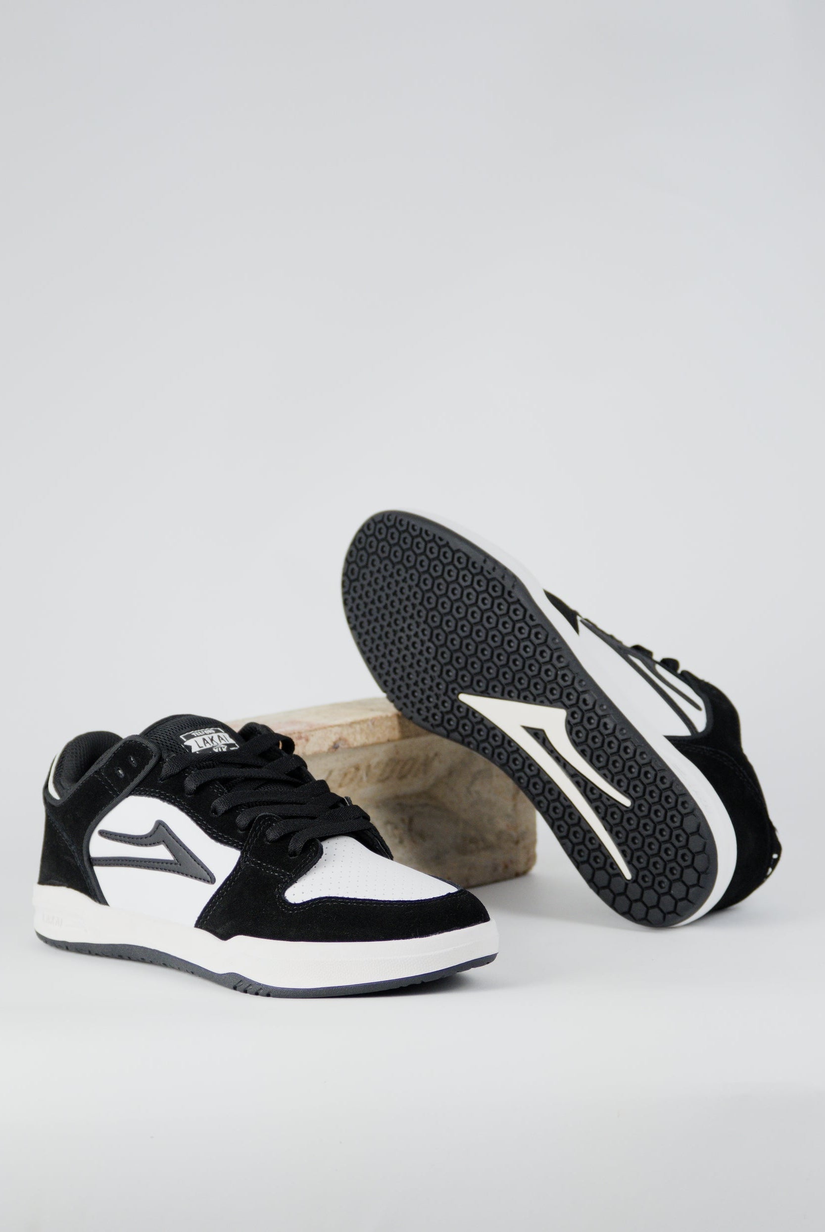 Lakai - telford low skate shoe - black white
