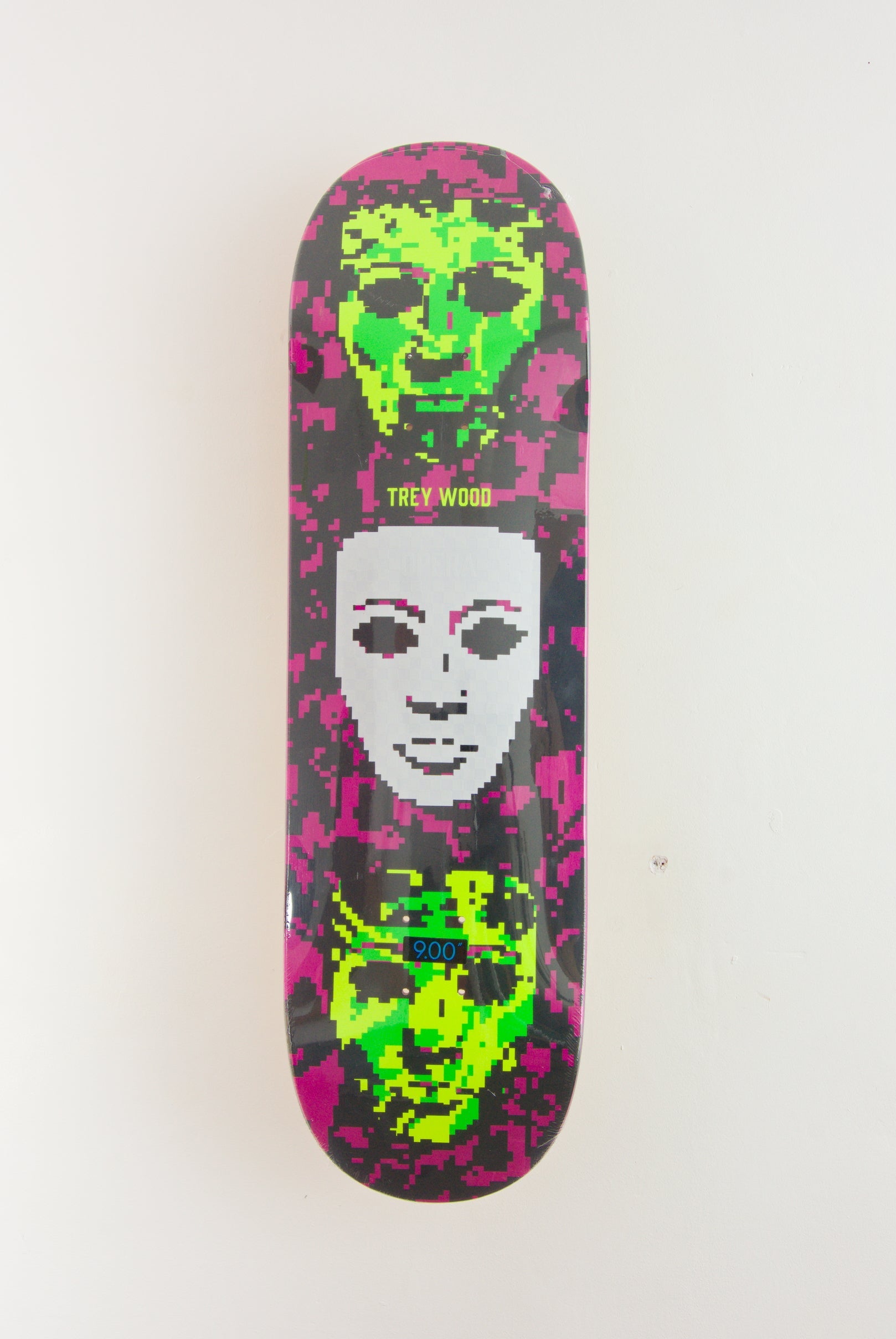 Opera skateboards - ’digital’ trey wood pro skateboard deck - 9.00 x 32.10 pink/black