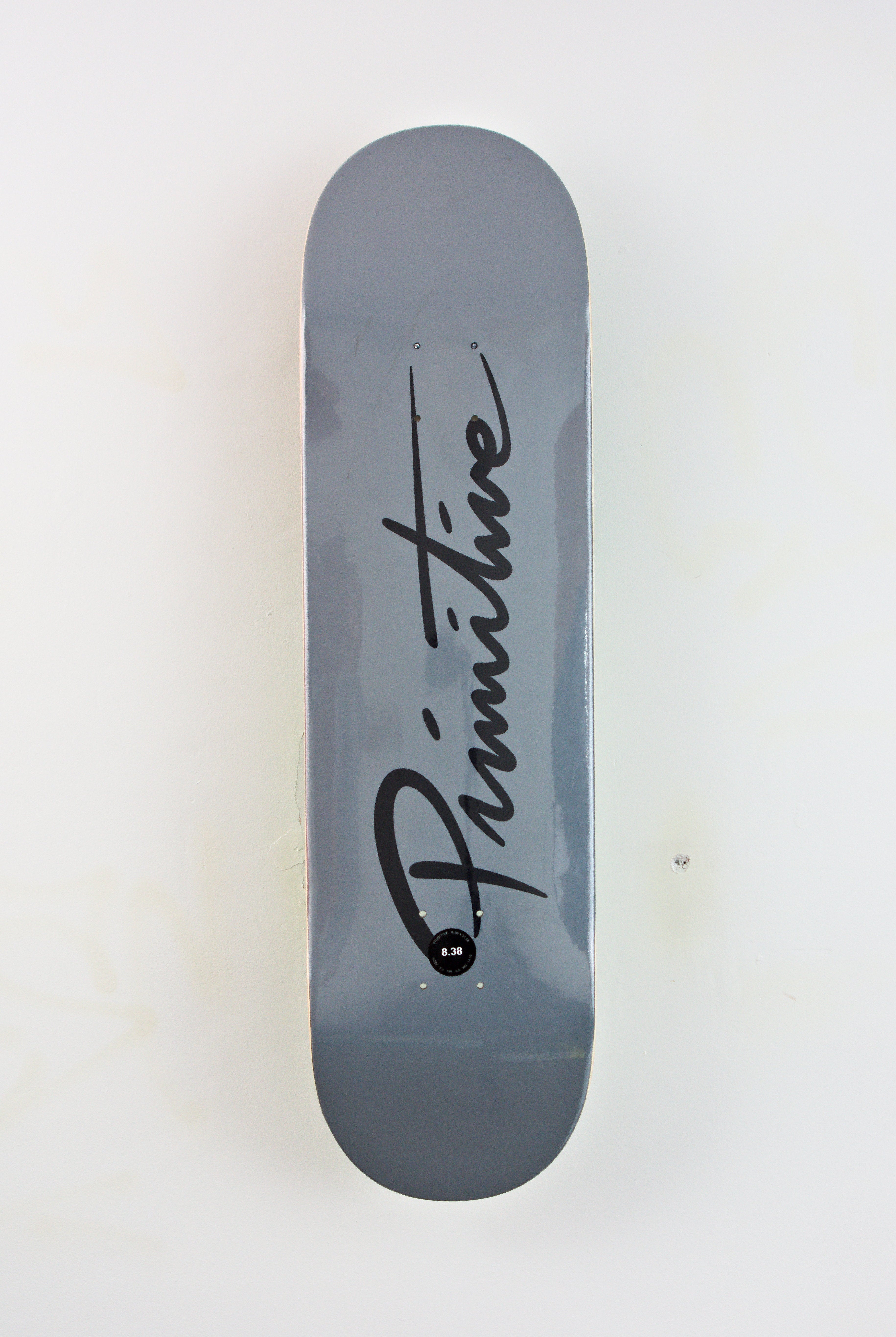 Primitive - nuevo script 8.38 - team graphic - skateboard deck gray skateboard deck