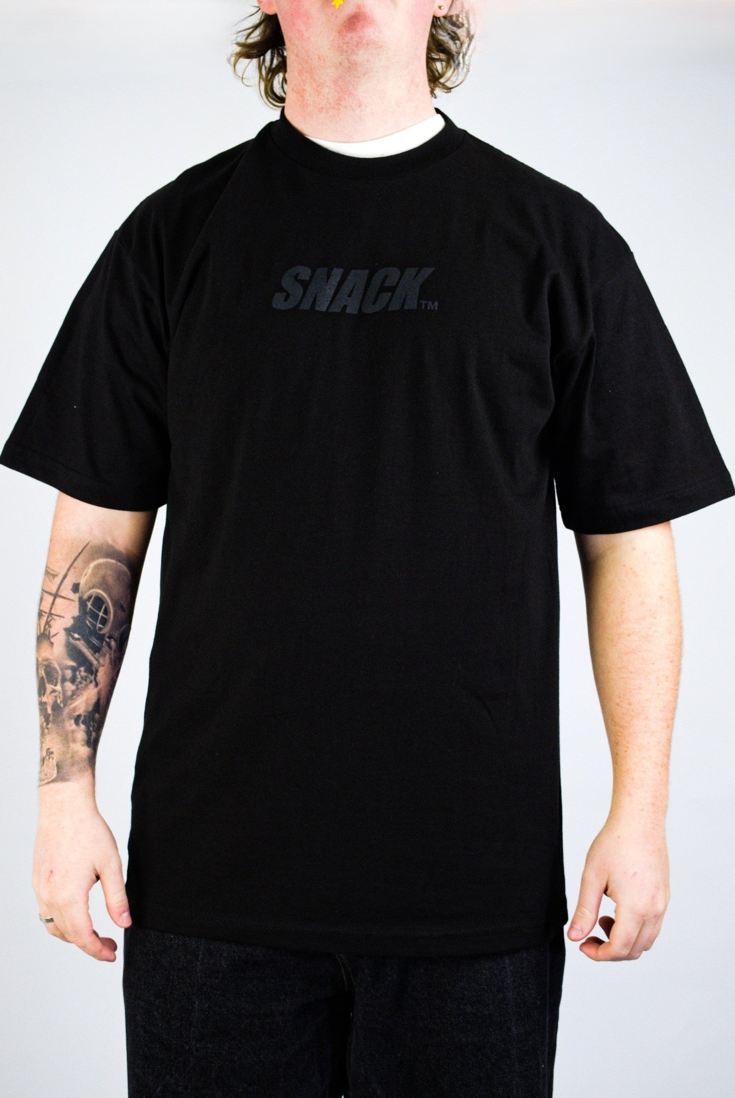 Snack - caps lock tee - black