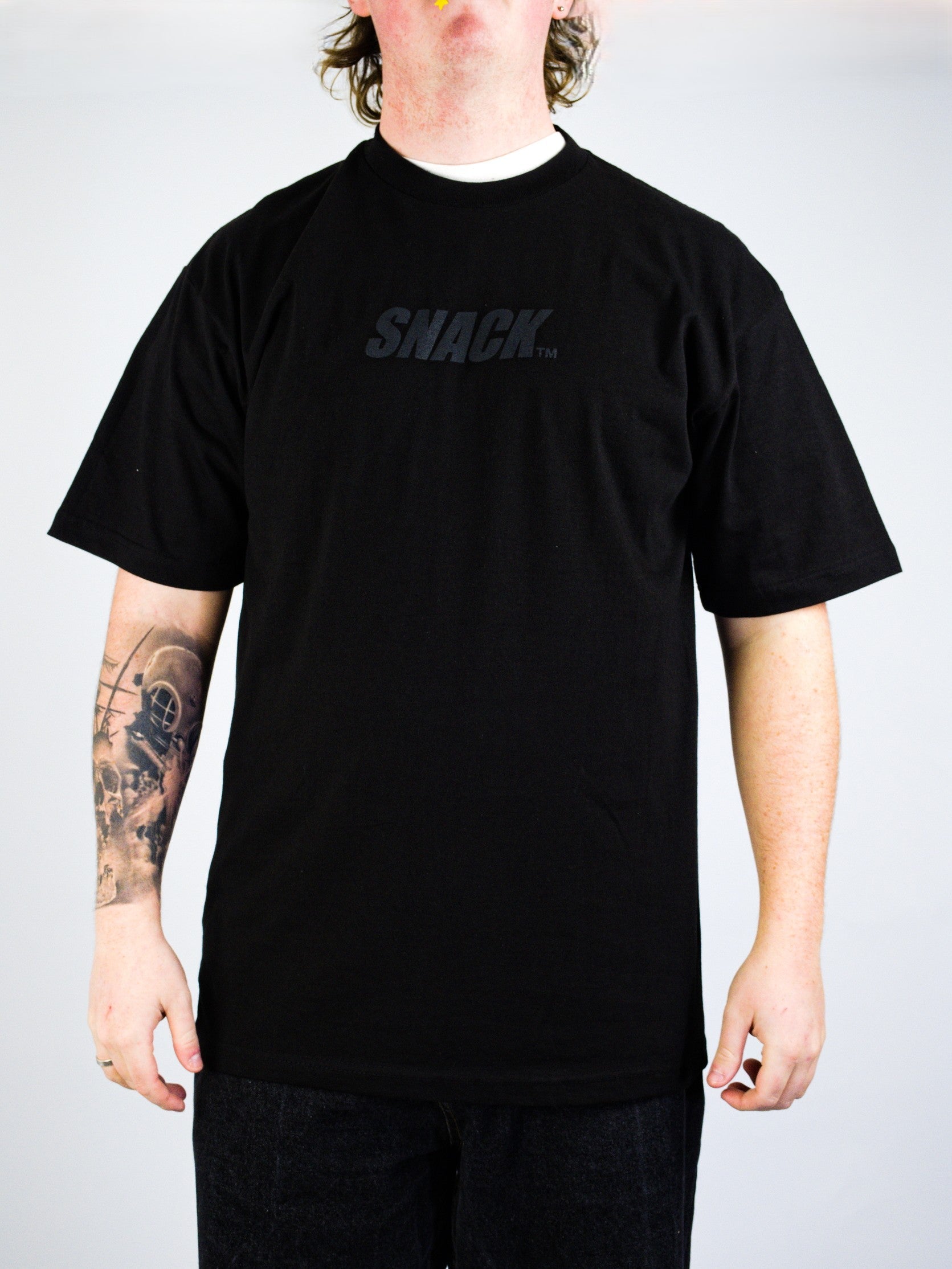 Snack - caps lock tee - black