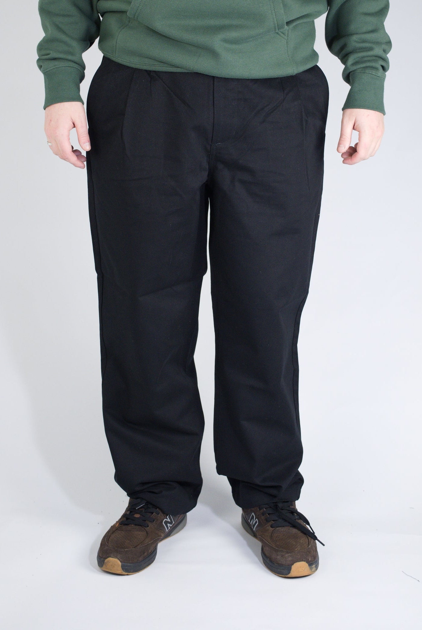 Sour solution - baggy chino - black