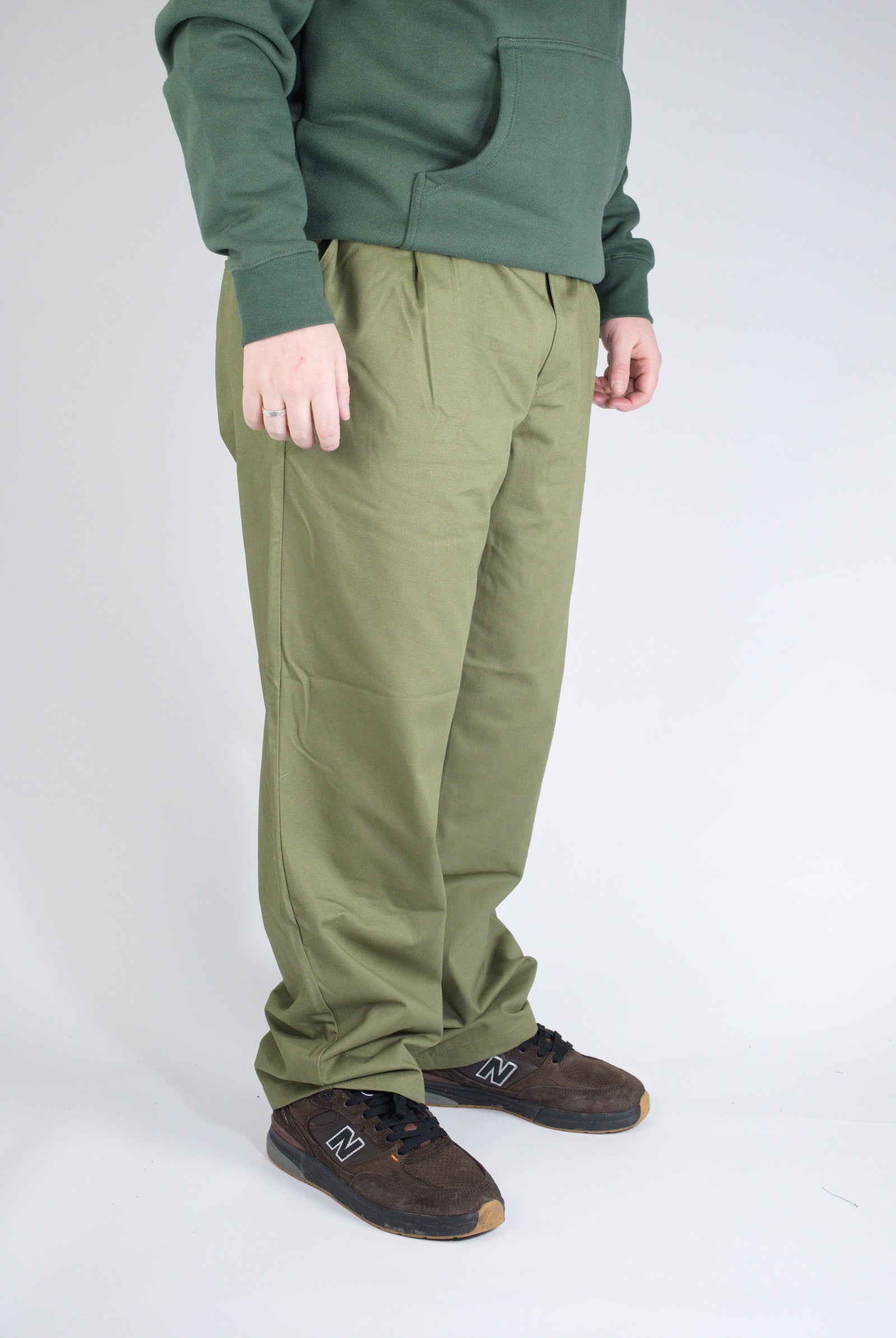 Sour solution - baggy chino - olive green