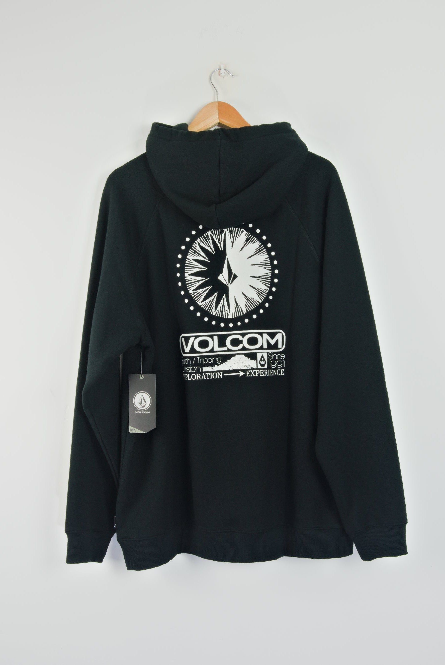 Xl volcom – “out there” pull over hoodie black last one only