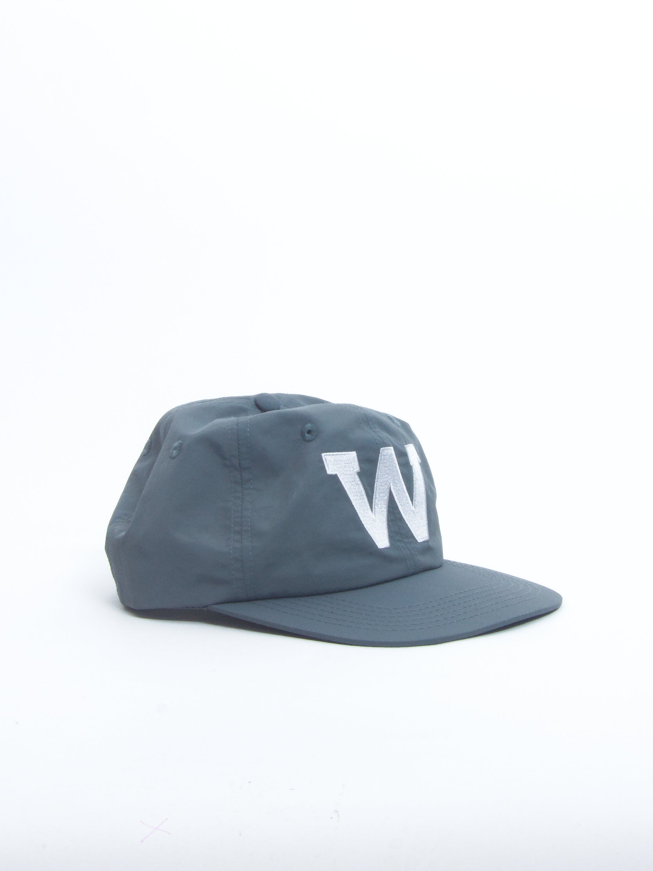Wknd - eddy unstructured 6 panel snap back - metal grey / white - cap