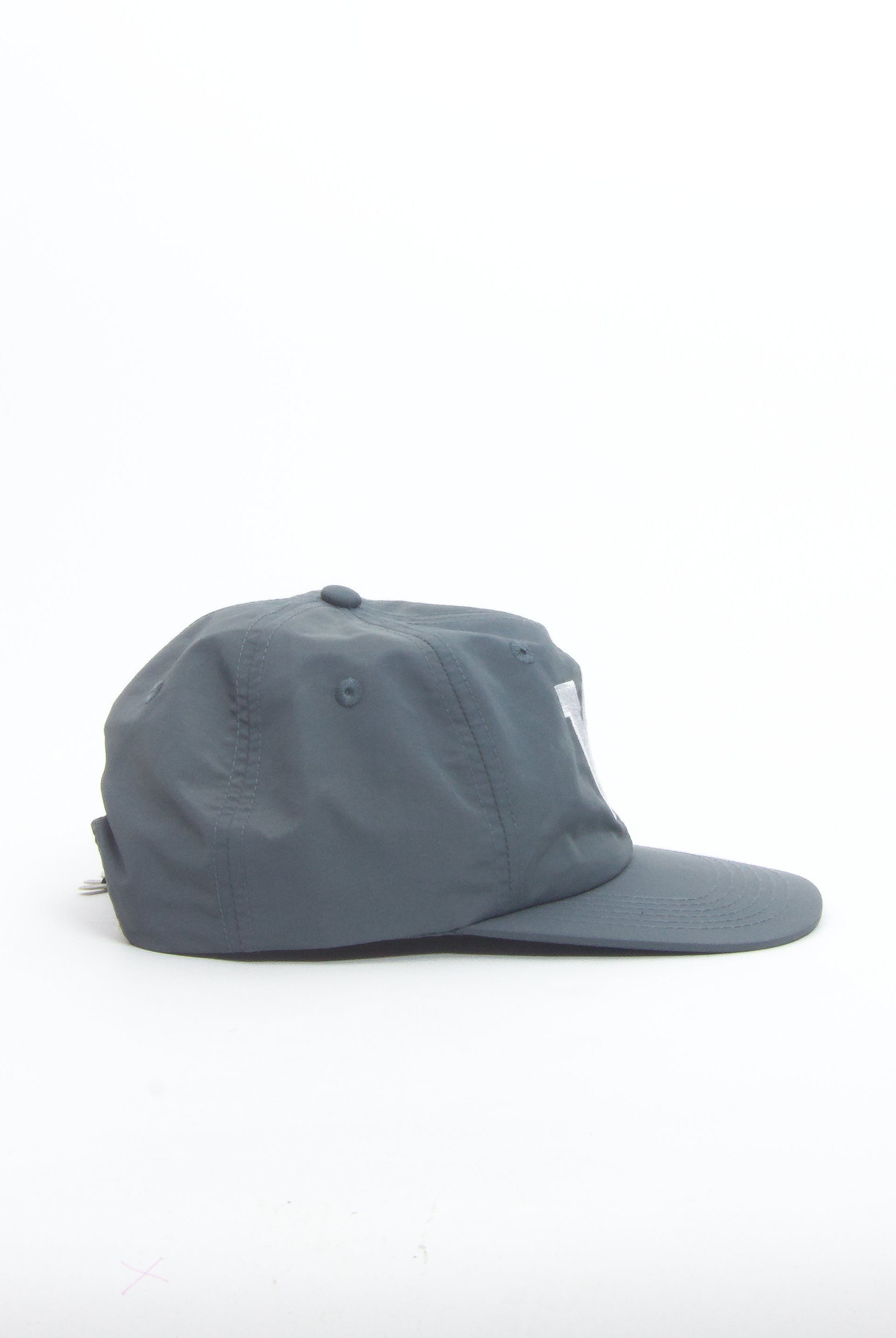 Wknd eddy unstructured 6 panel snap back metal grey / white cap
