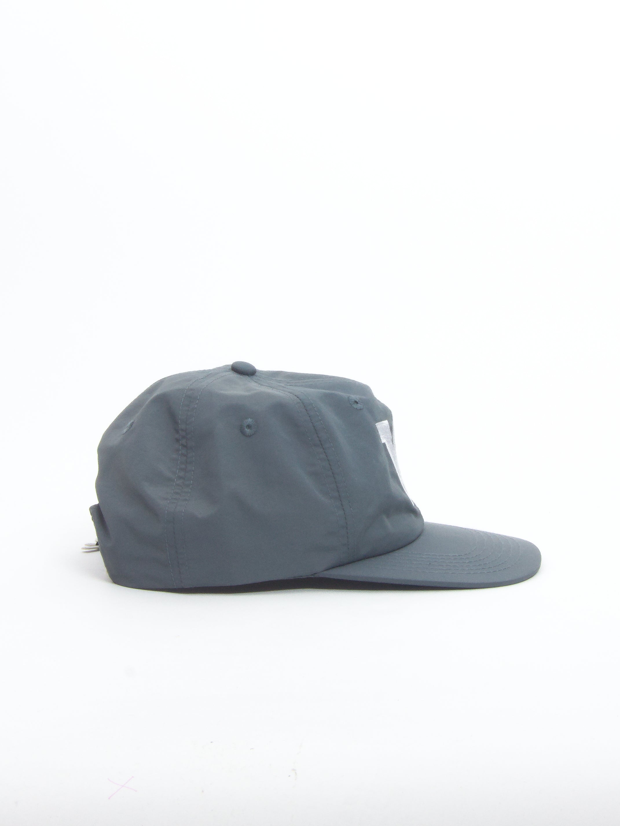 Wknd eddy unstructured 6 panel snap back metal grey / white cap