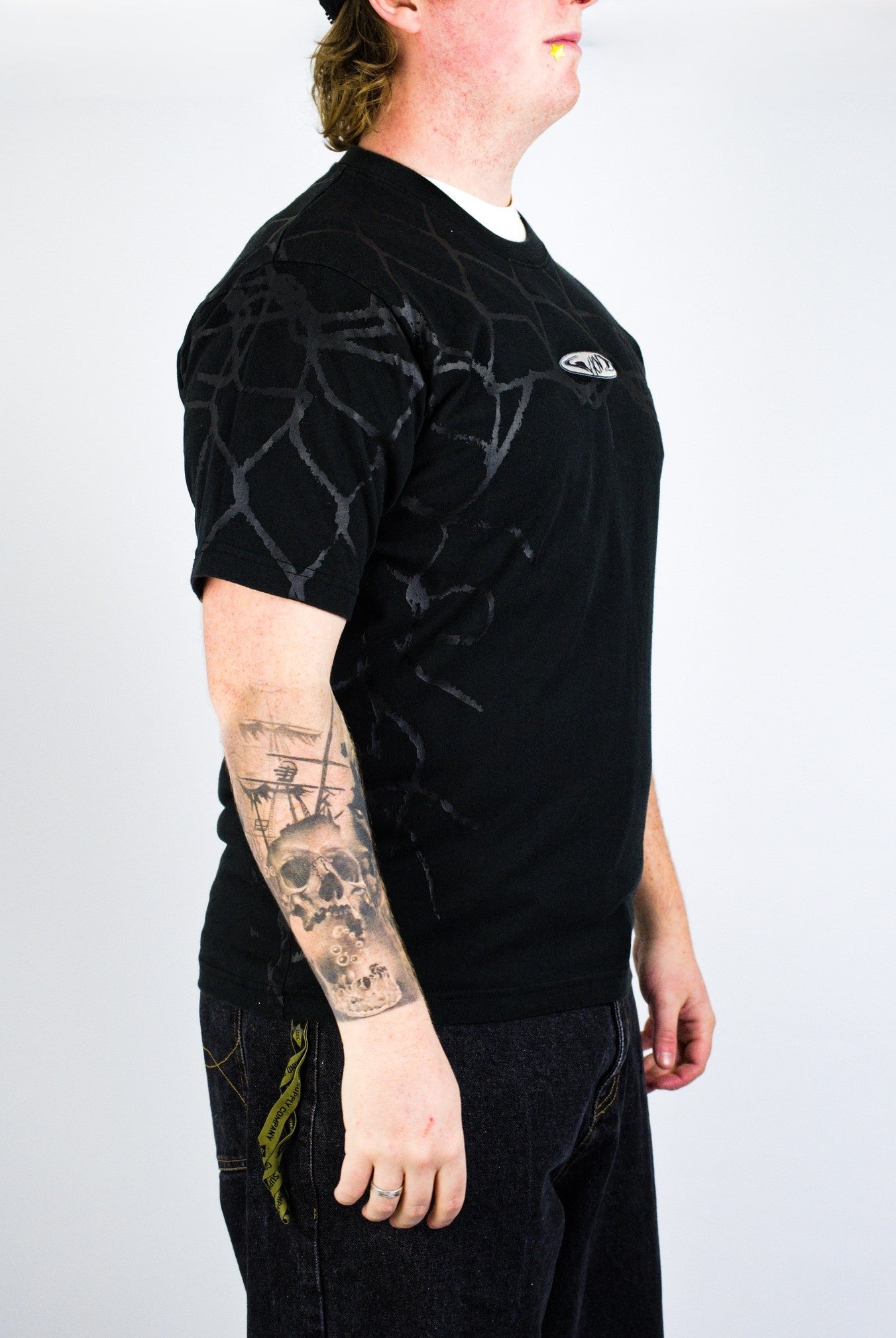 Wknd - fishbone emblem tee - faded black