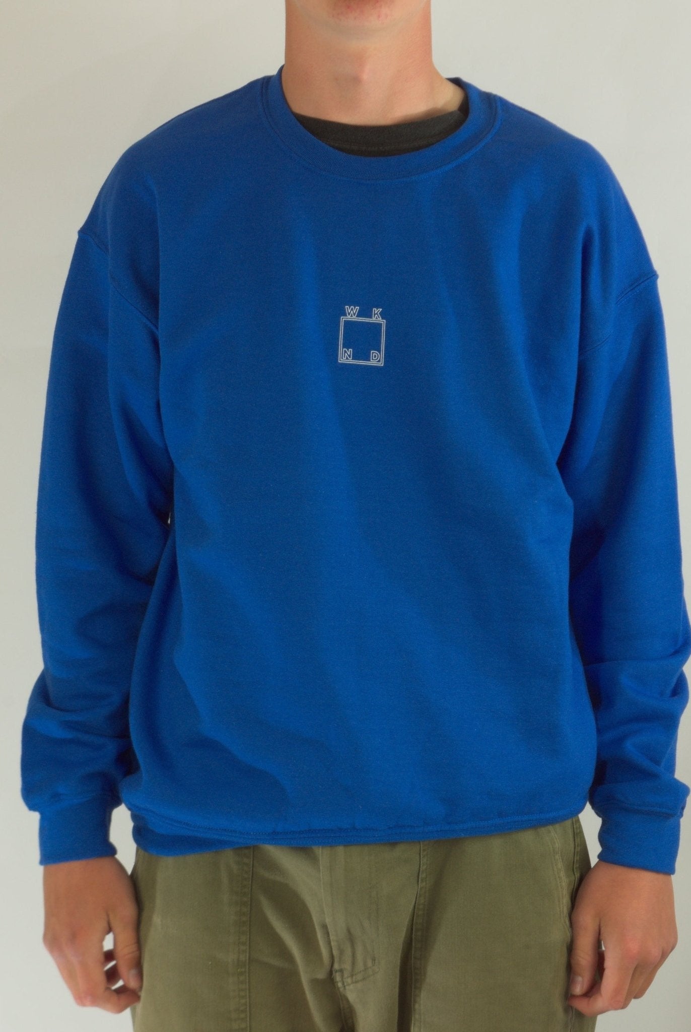 M wknd outline crew sweatshirt royal blue medium last bright blue crewneck
