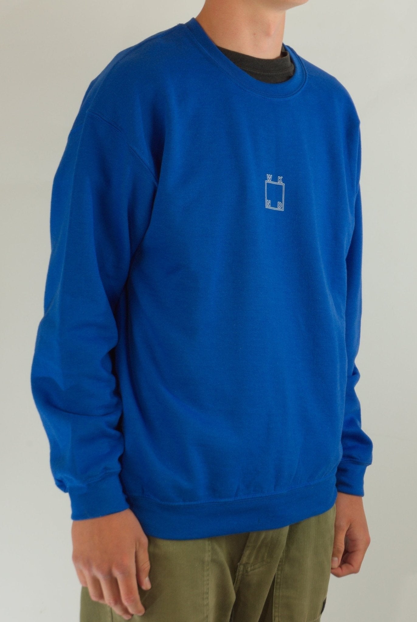 M wknd outline crew sweatshirt royal blue medium last bright blue crewneck