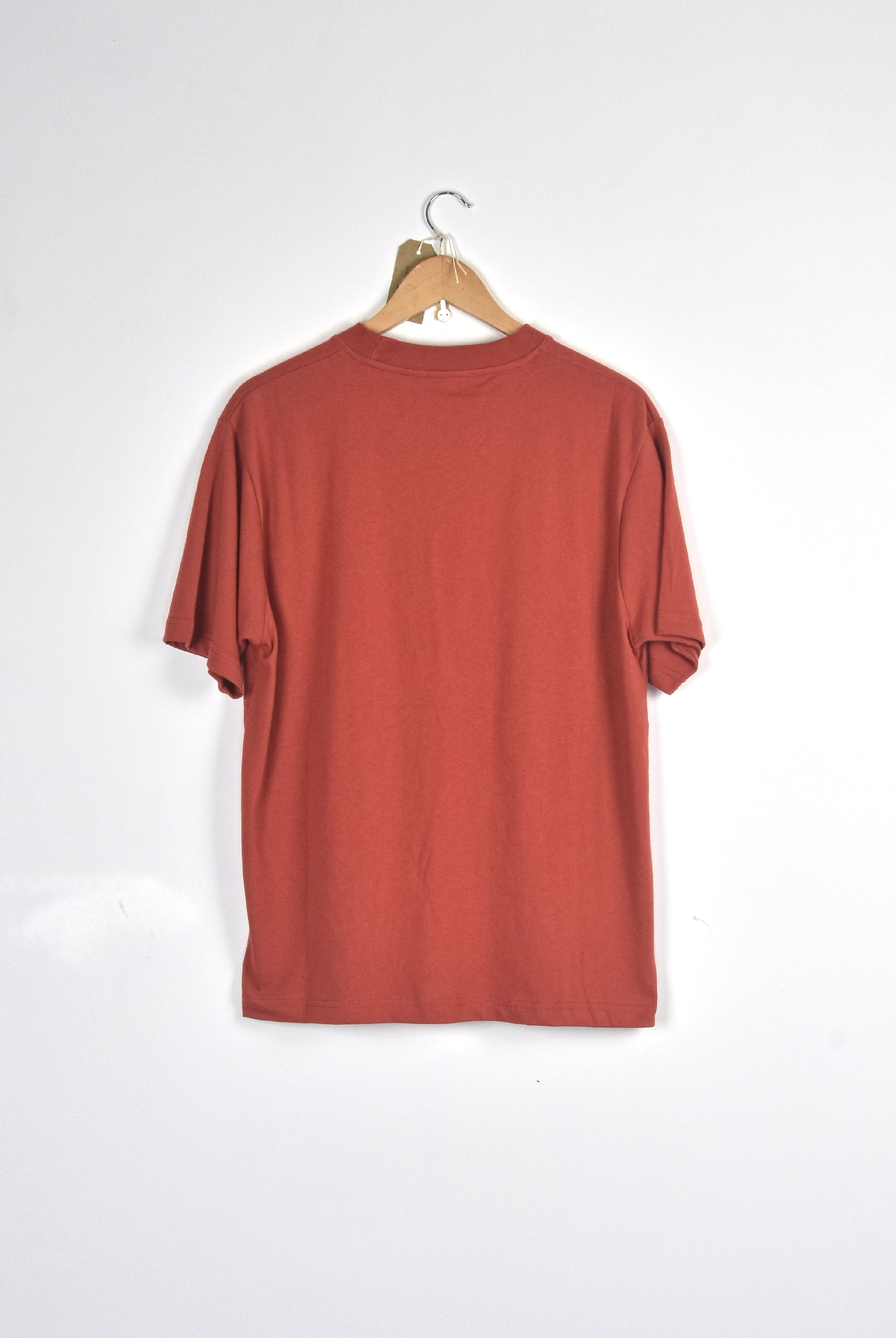 Wknd - sitter tee shirt - rusty red rust-colored t-shirt wooden