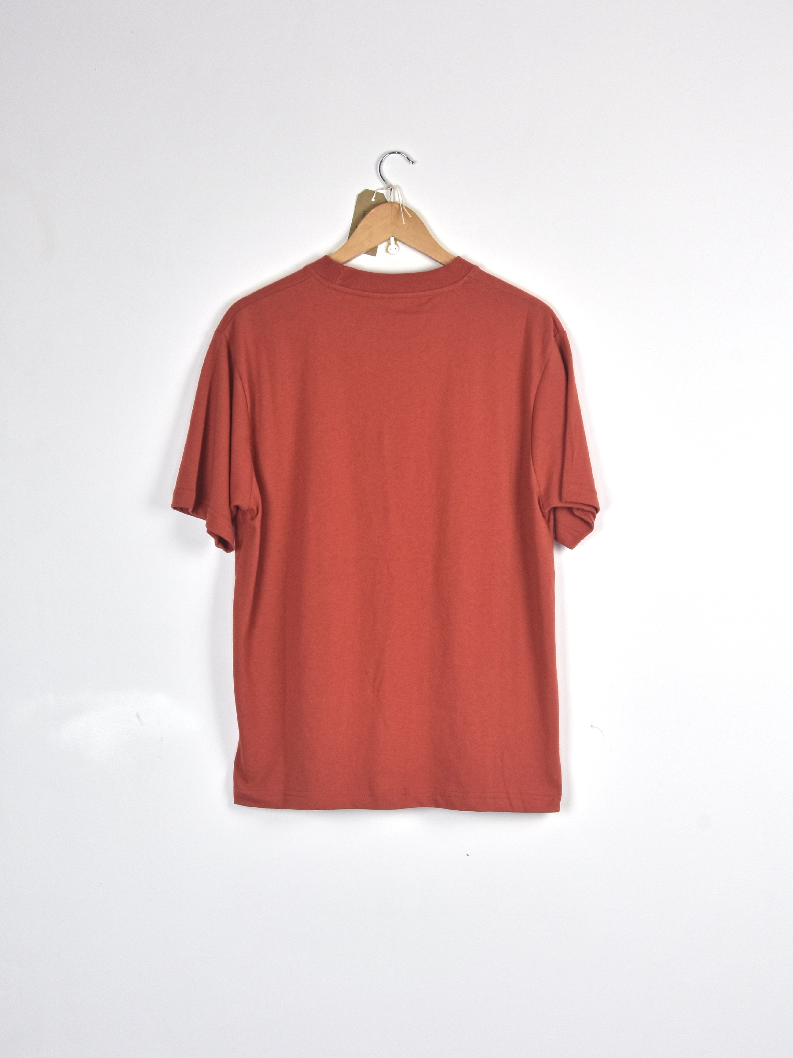 Wknd - sitter tee shirt - rusty red rust-colored t-shirt wooden