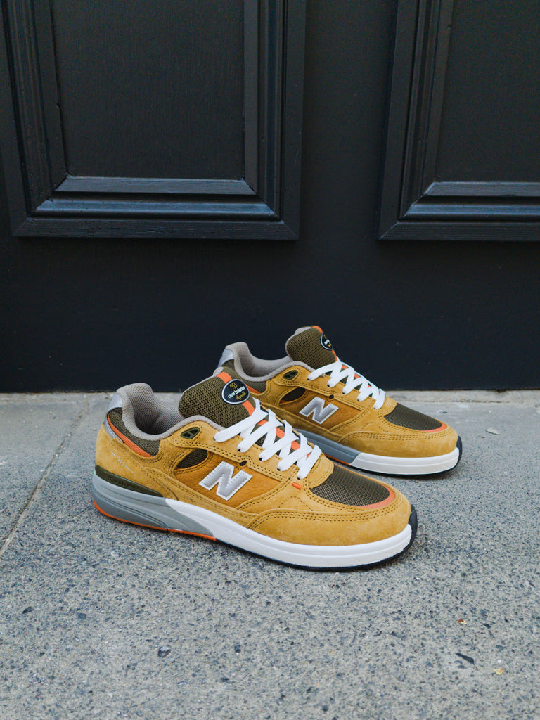 New balance numeric - 933 andrew reynolds pro skate shoe - tan white orange