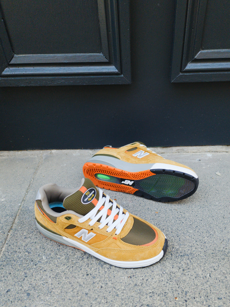 New balance numeric - 933 andrew reynolds pro skate shoe - tan white orange