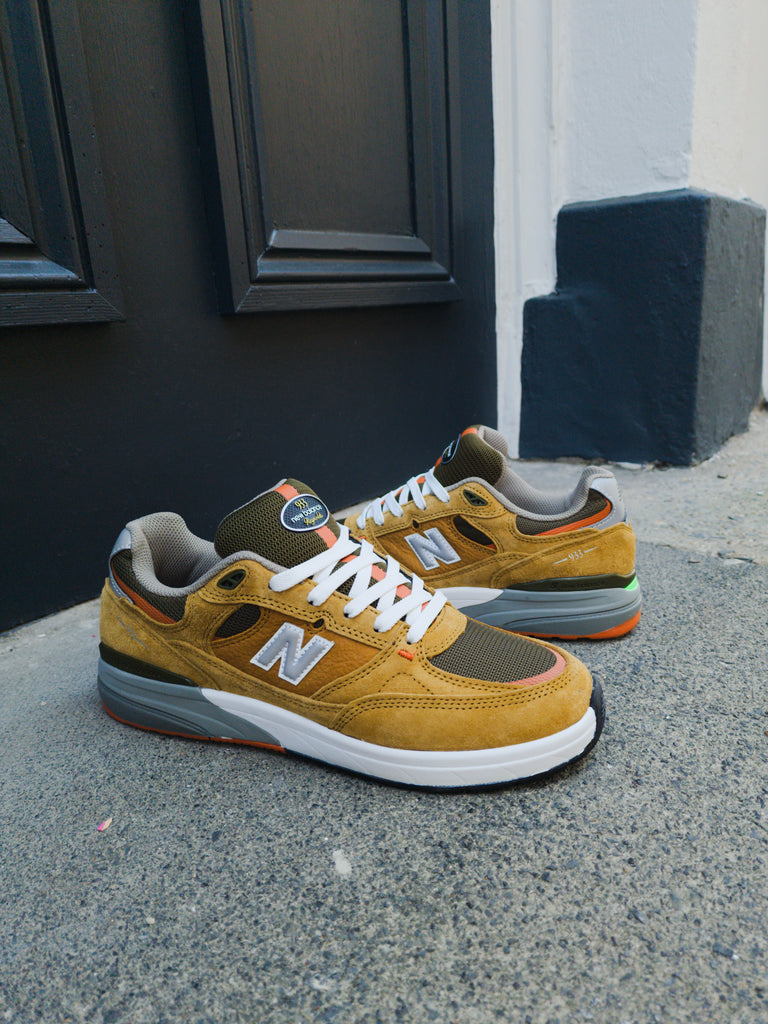 New balance numeric - 933 andrew reynolds pro skate shoe - tan white orange