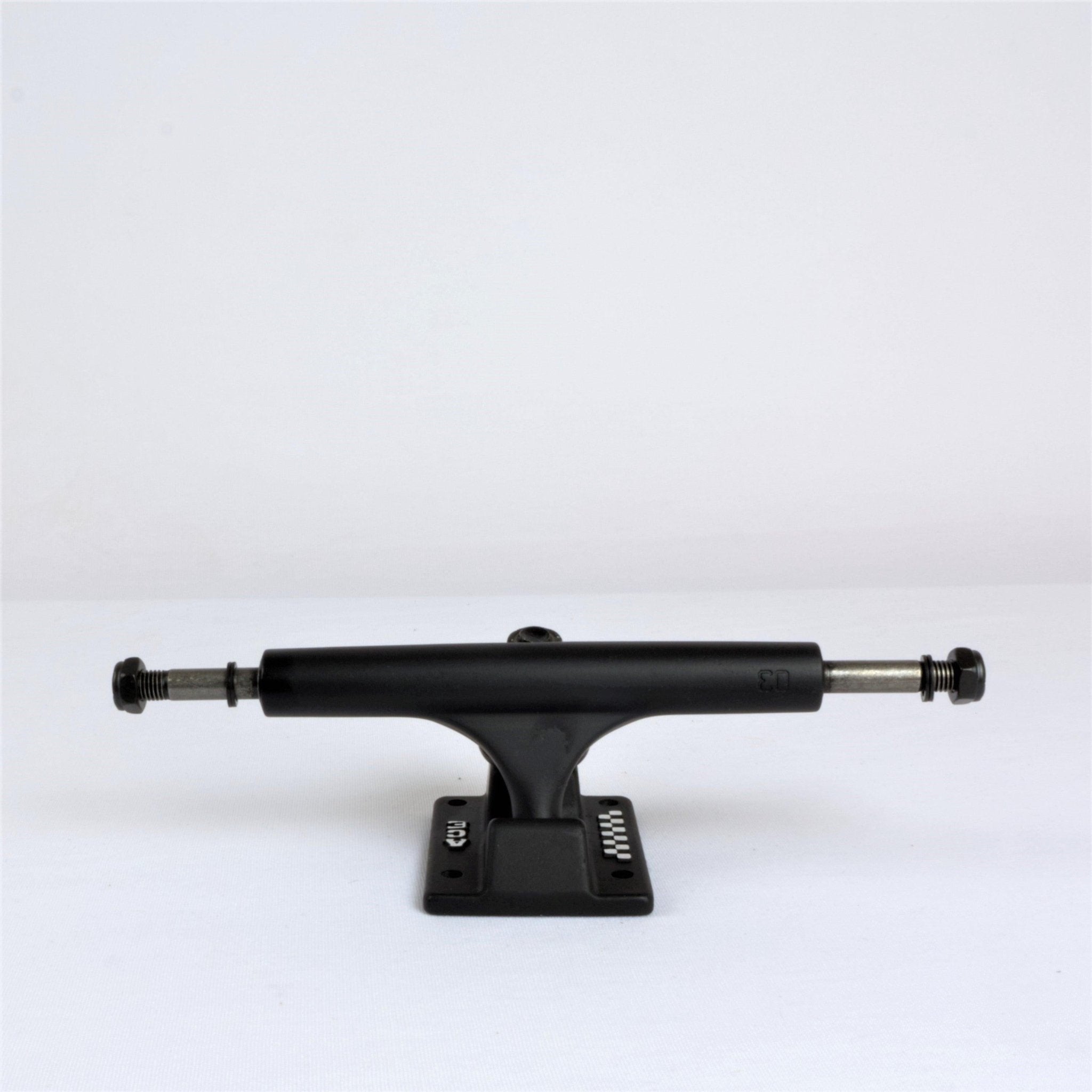 Ace 03 classic low skateboard trucks - matte black - 7.75 skateboard truck matte