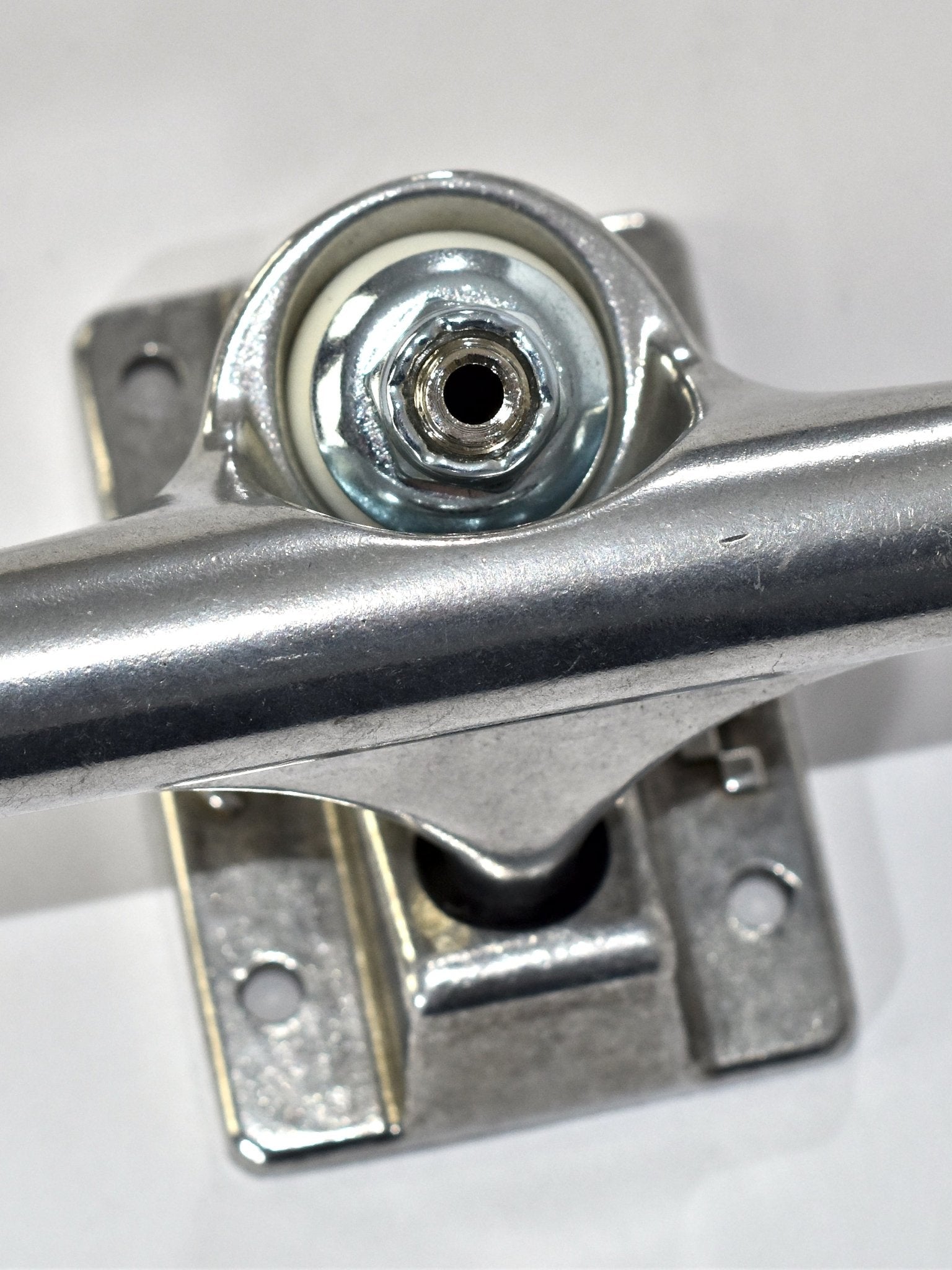 Ace 55 af1 hollow skateboard trucks - raw finish - 8.50 skateboard truck visible