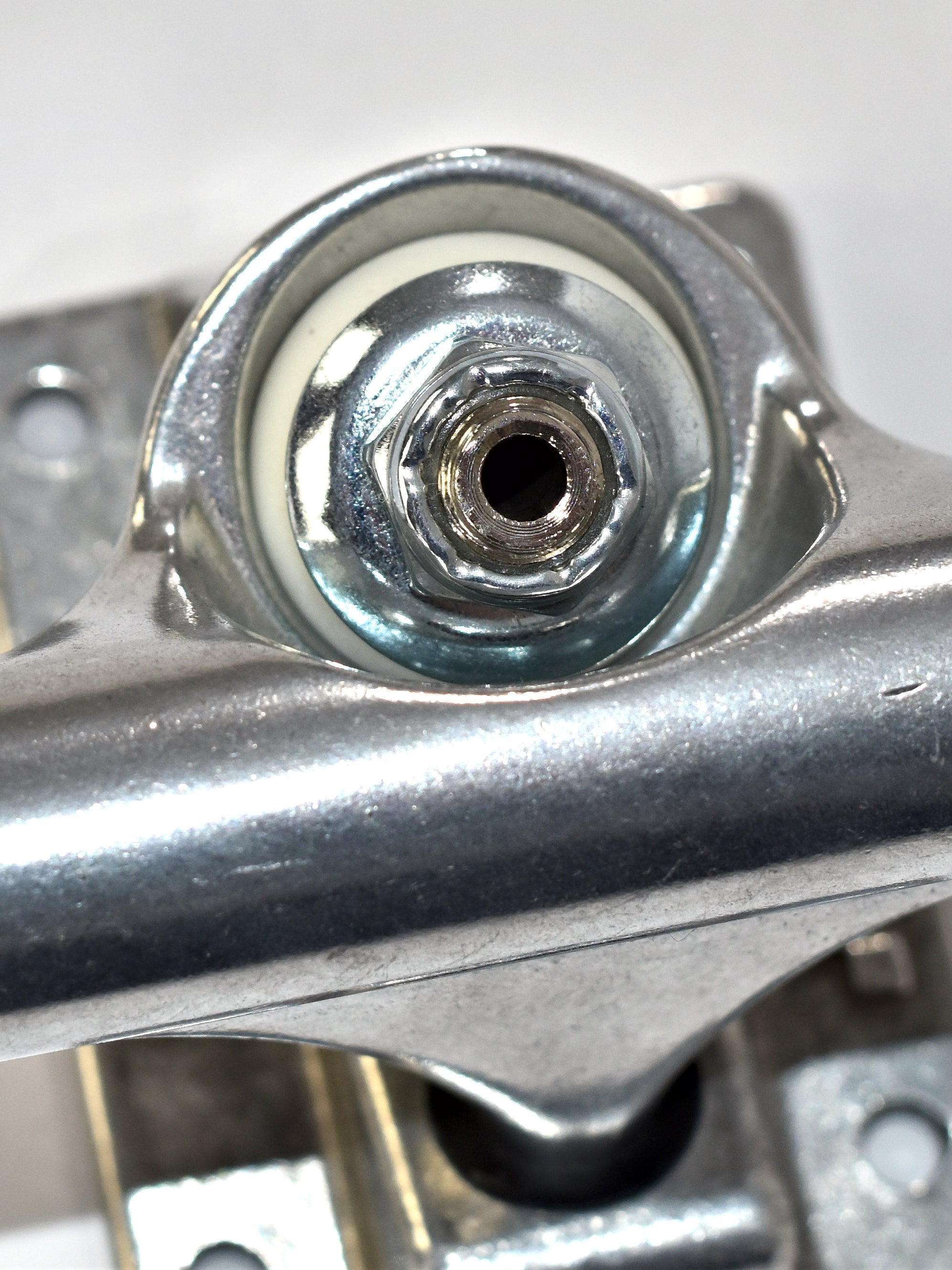 Ace 66 af1 hollow skateboard trucks - raw - 9.00 skateboard truck visible