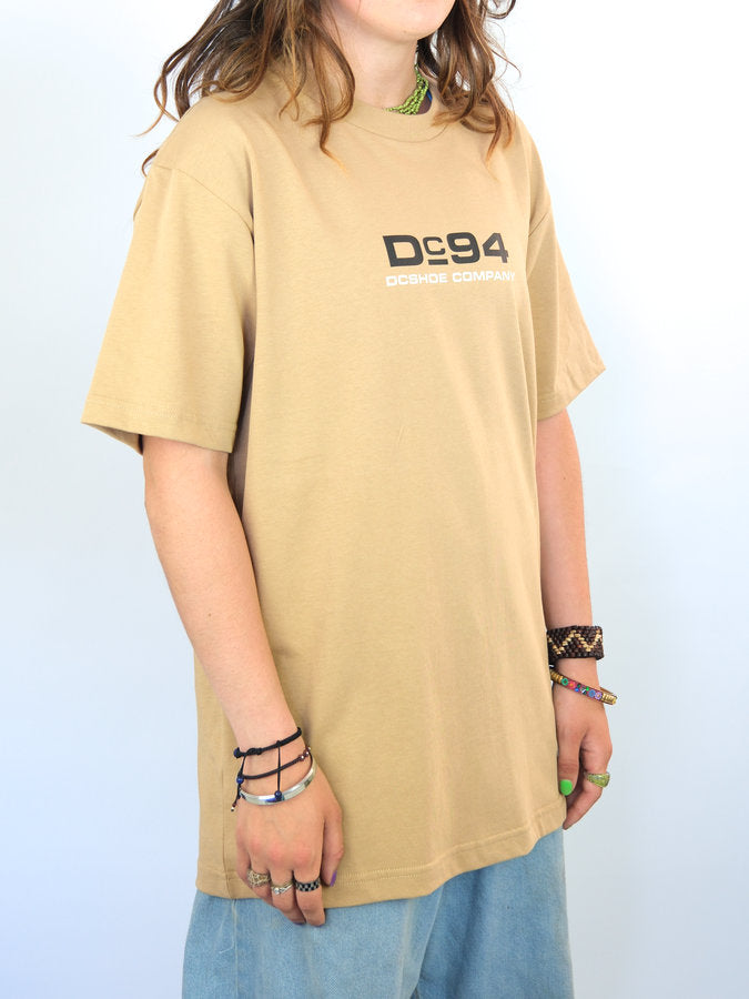 Beige oversized Ds94 print on Camel Brown Dc Shoes Compass Tee for stylish comfort