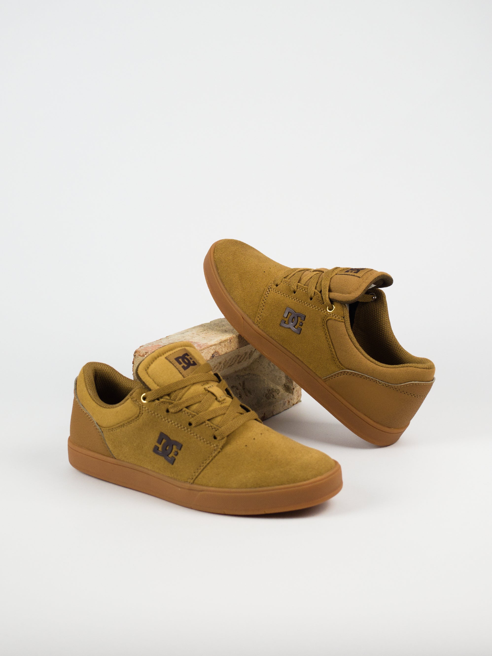 Dc shoes - crisis 2 skate shoe - gum brown