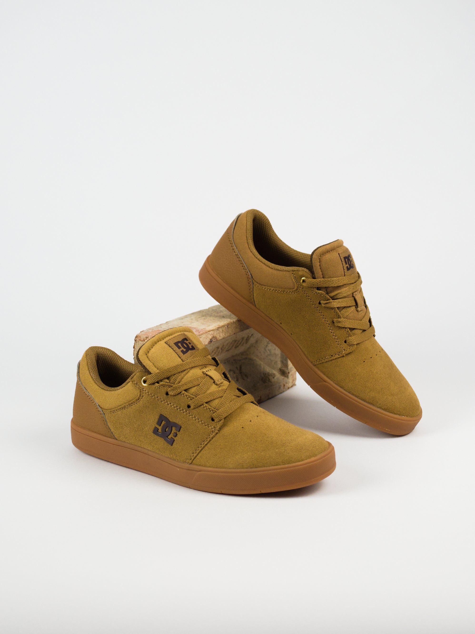 Dc shoes - crisis 2 skate shoe - gum brown