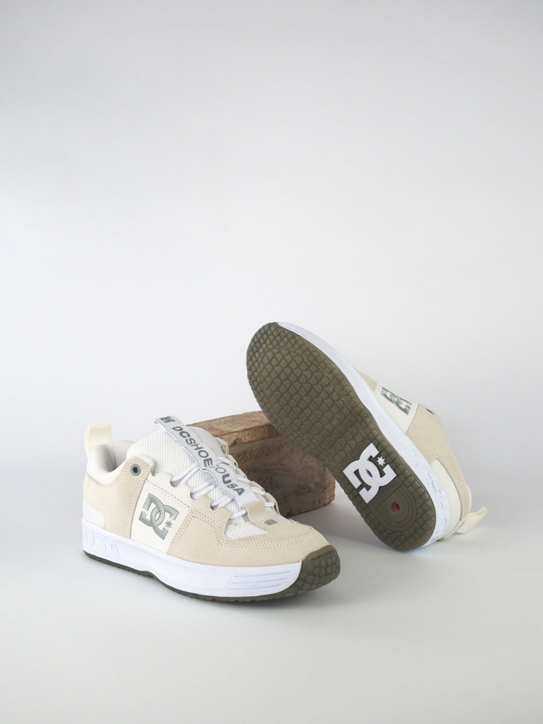 Beige DC Shoes Lynx OG Heritage skate shoes in White and Off White for casual wear