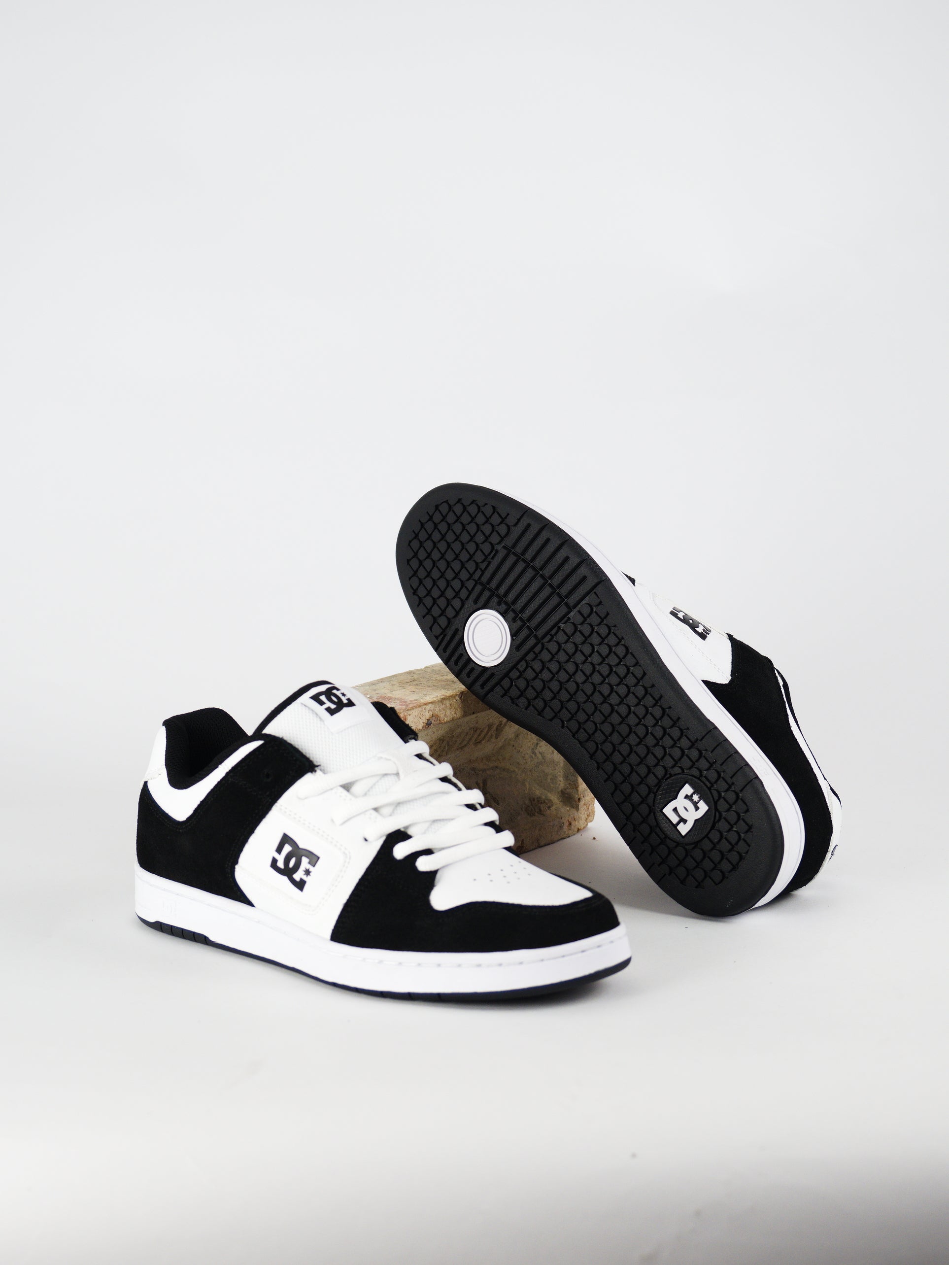 Dc shoes - mantecca 4 skate - black / white