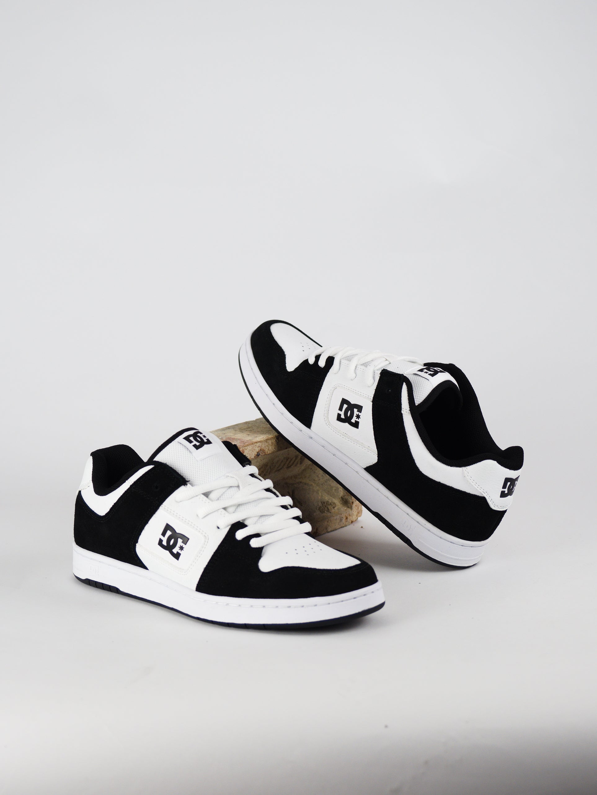 Dc shoes - mantecca 4 skate - black / white