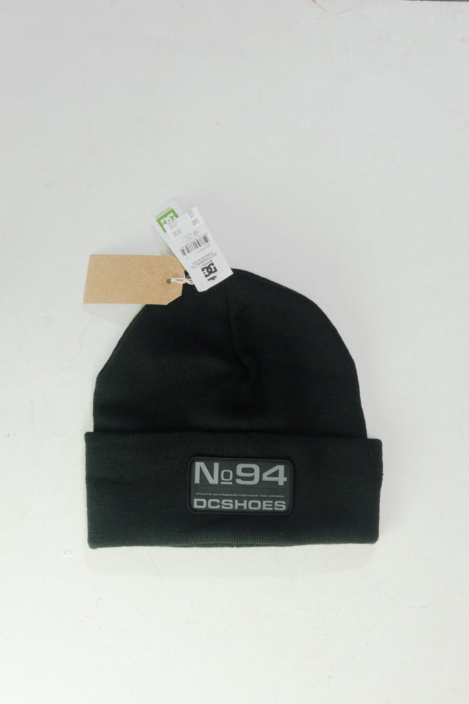 Black knit beanie with ’№94’’ text and ’DCSHOES’ branding.