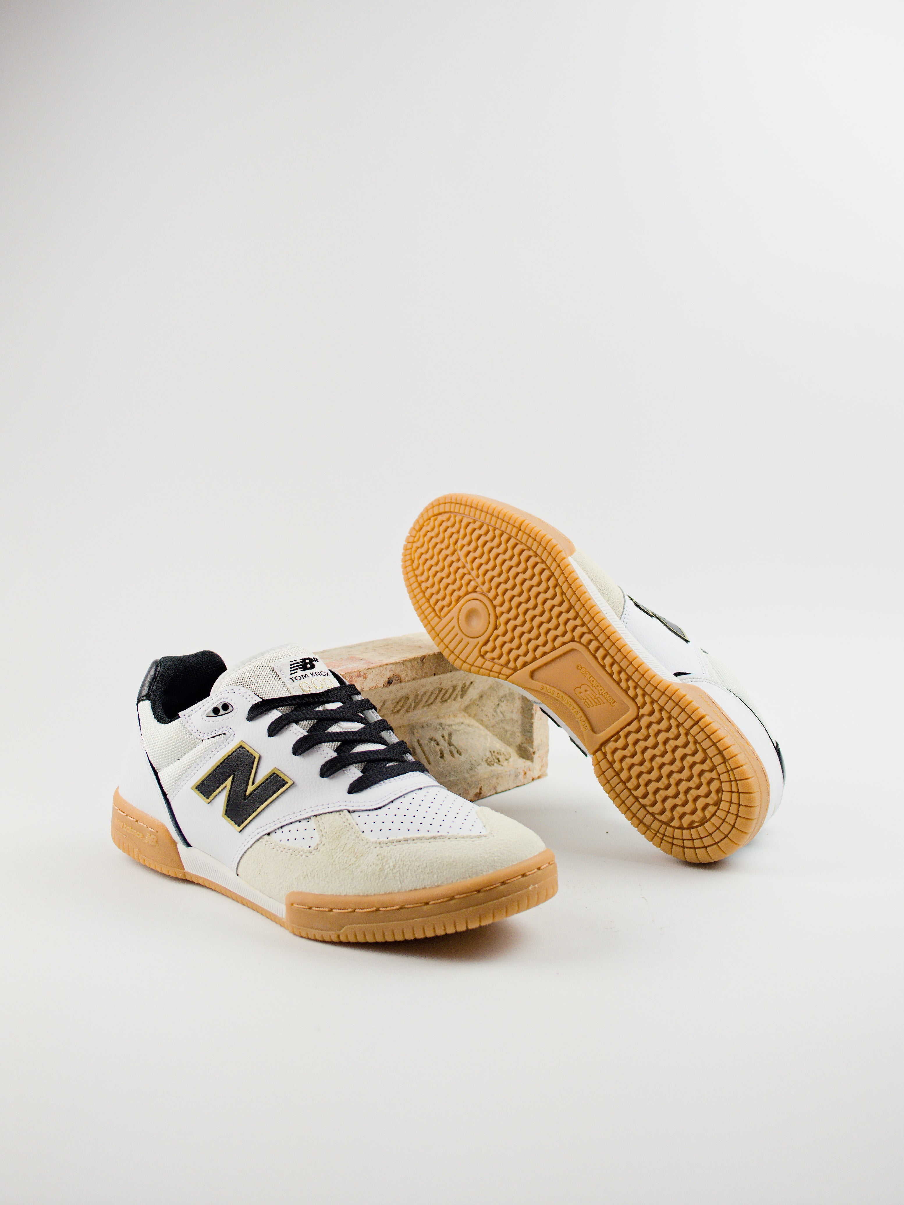 10.5 new balance numeric - 600 tom knox pro skate shoe - white / black last pair uk