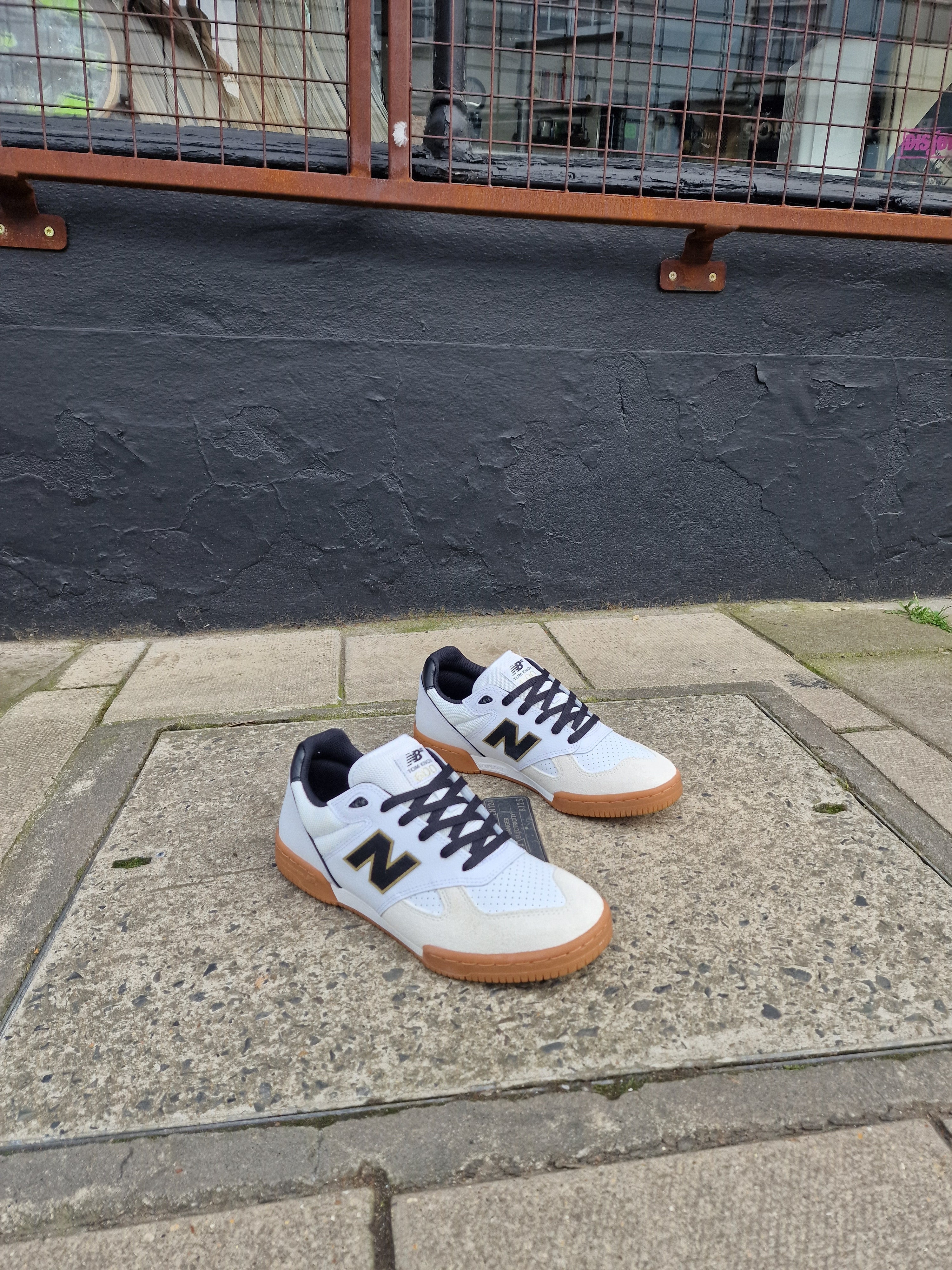 10.5 new balance numeric - 600 tom knox pro skate shoe - white / black last pair uk
