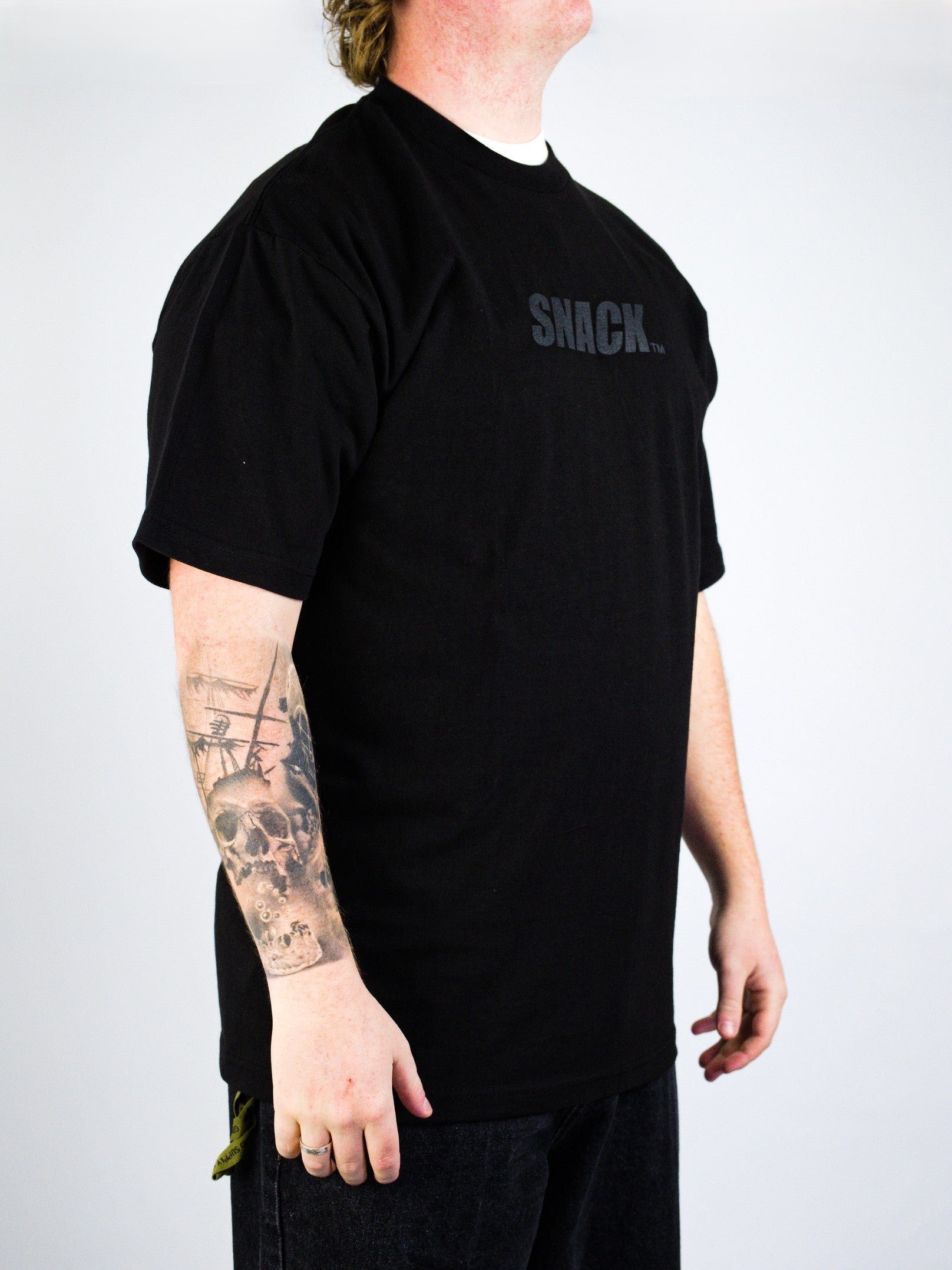 Snack - caps lock tee - black