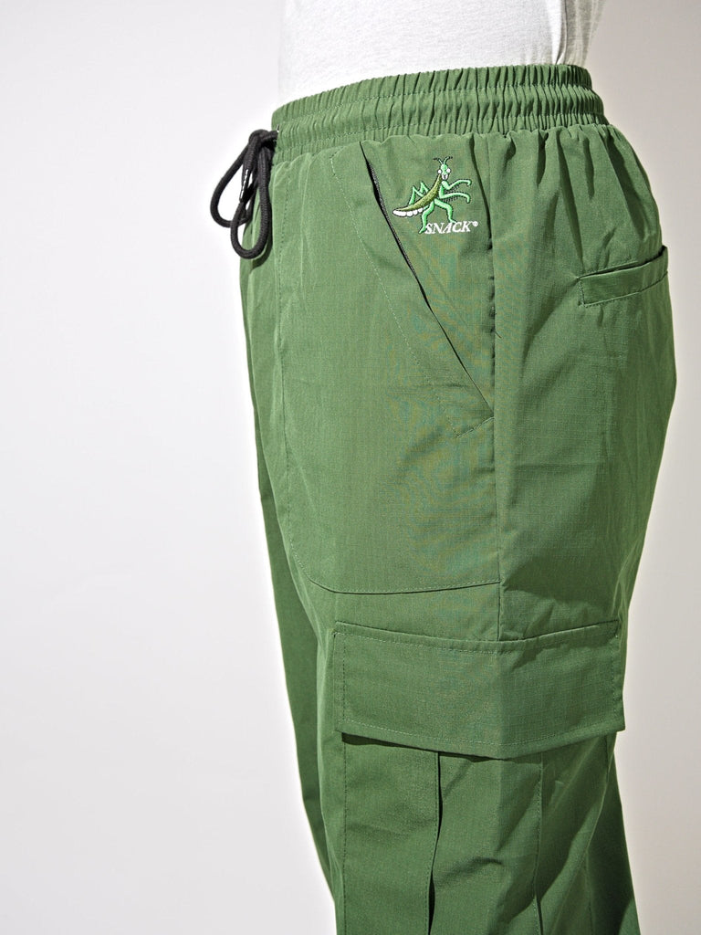 Green ninja cargo pants with elastic waistband and embroidered logo in Khaki Green