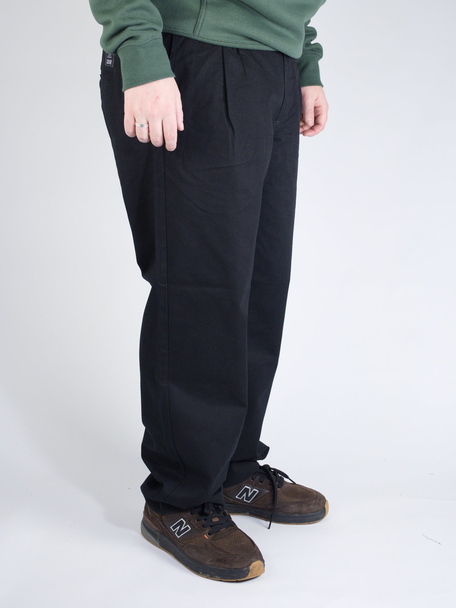 Sour solution - baggy chino - black