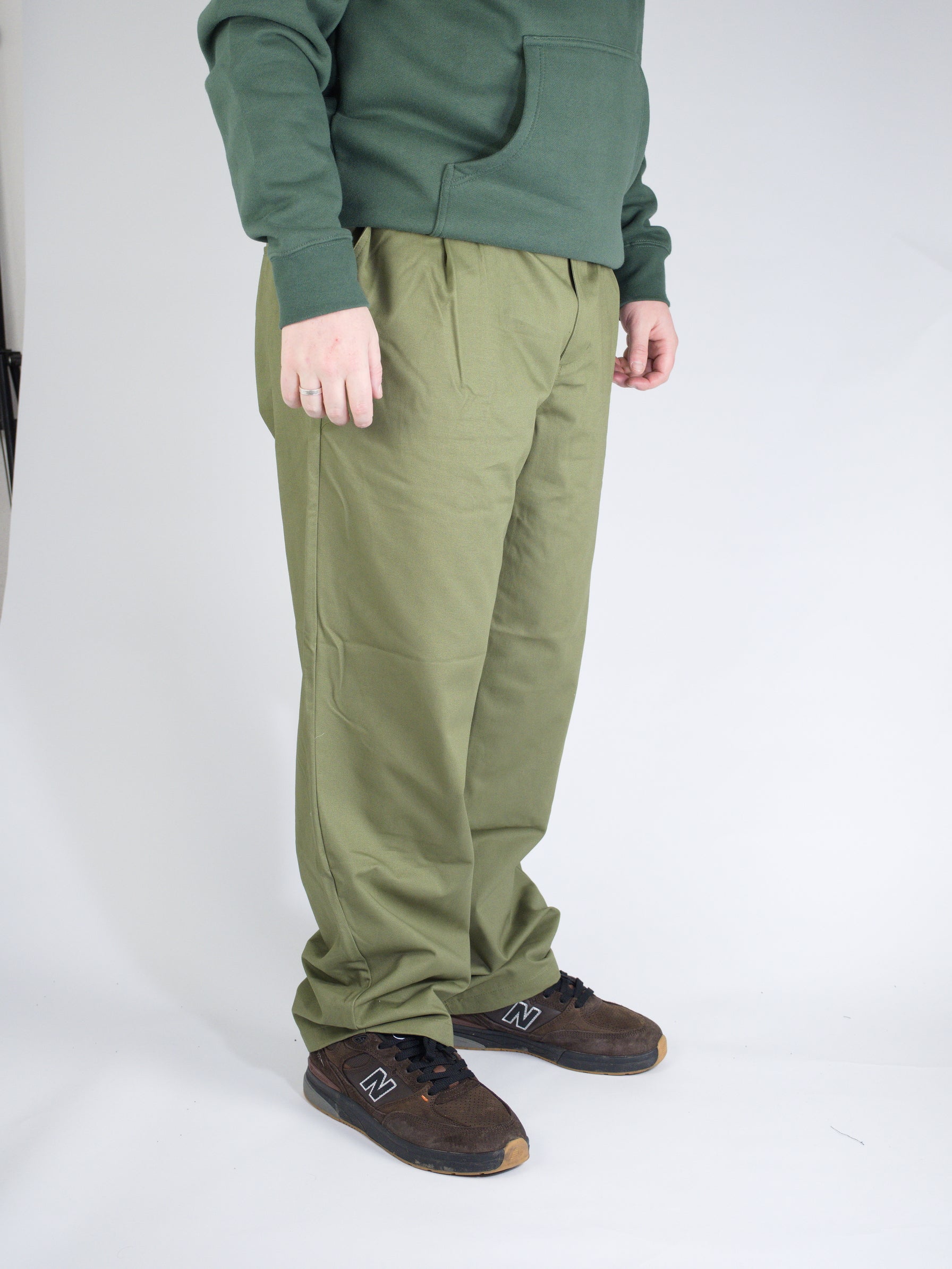 Sour solution - baggy chino - olive green