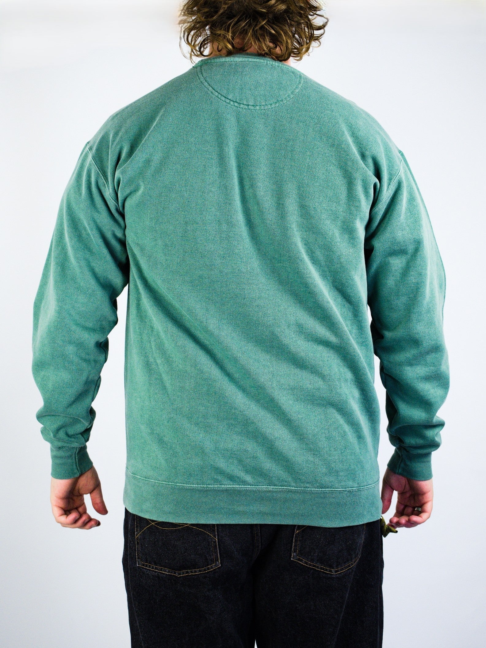 Studio - small script garment dyed crewneck - evergreen