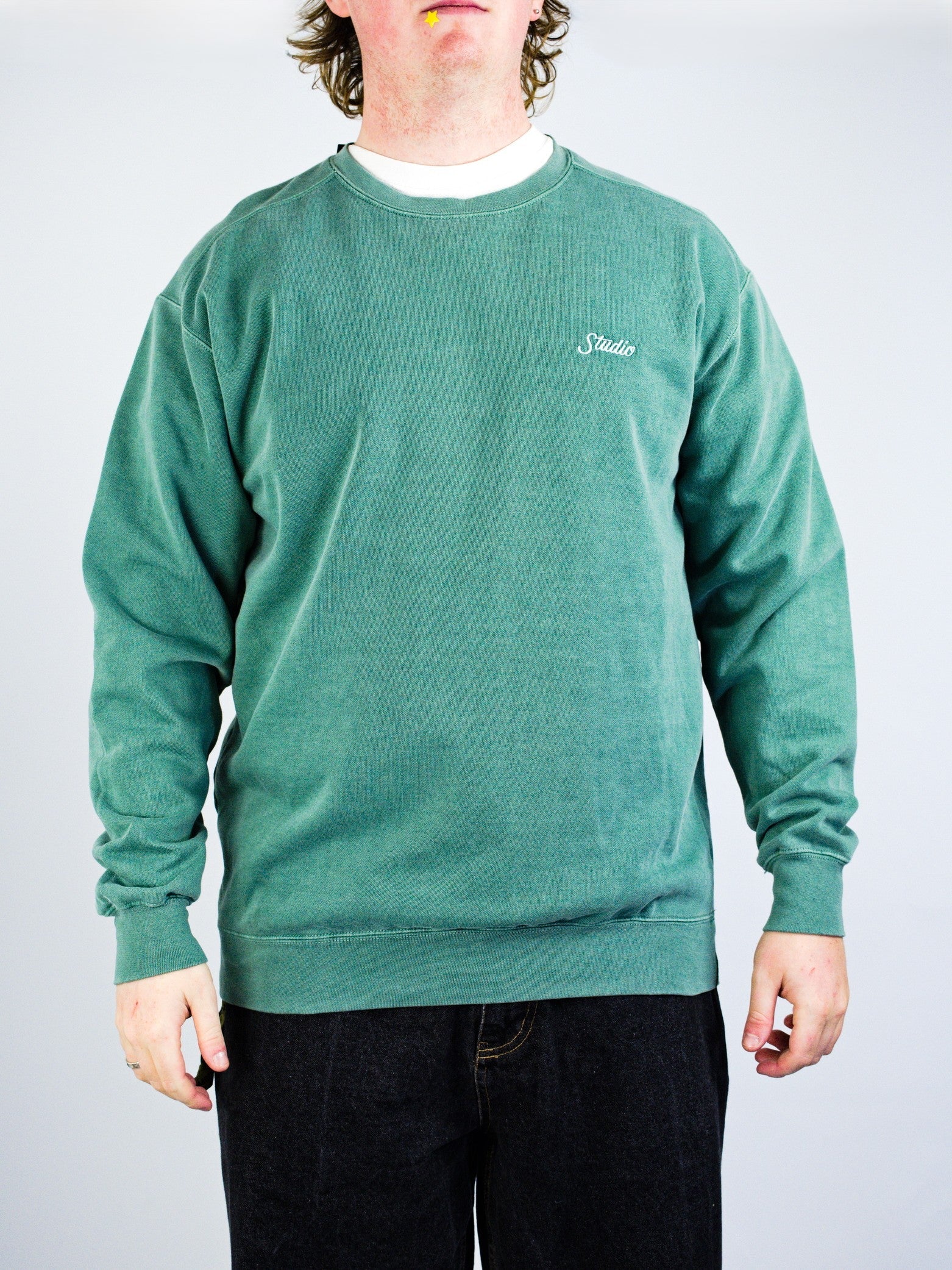 Studio - small script garment dyed crewneck - evergreen