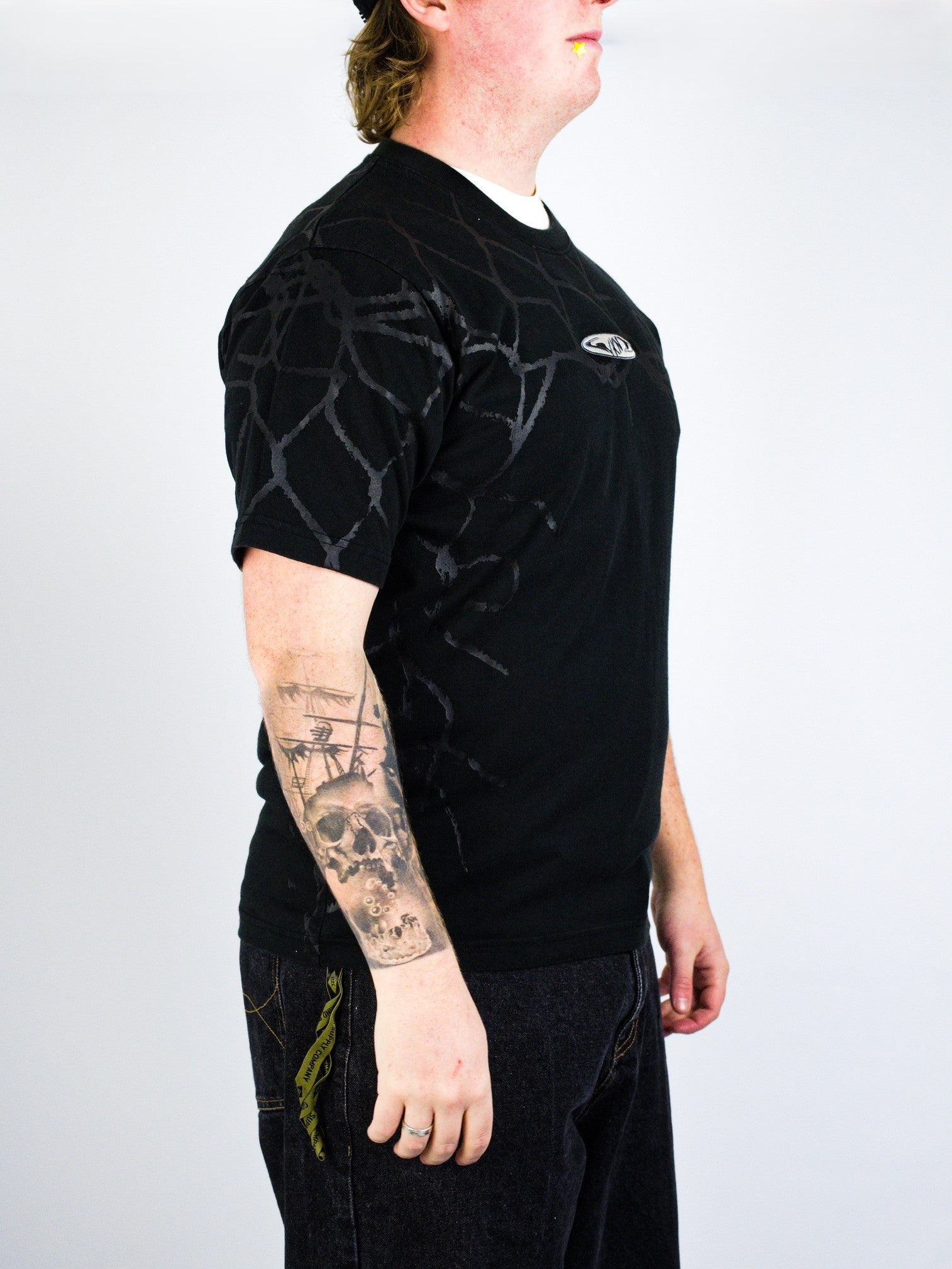 Wknd - fishbone emblem tee - faded black